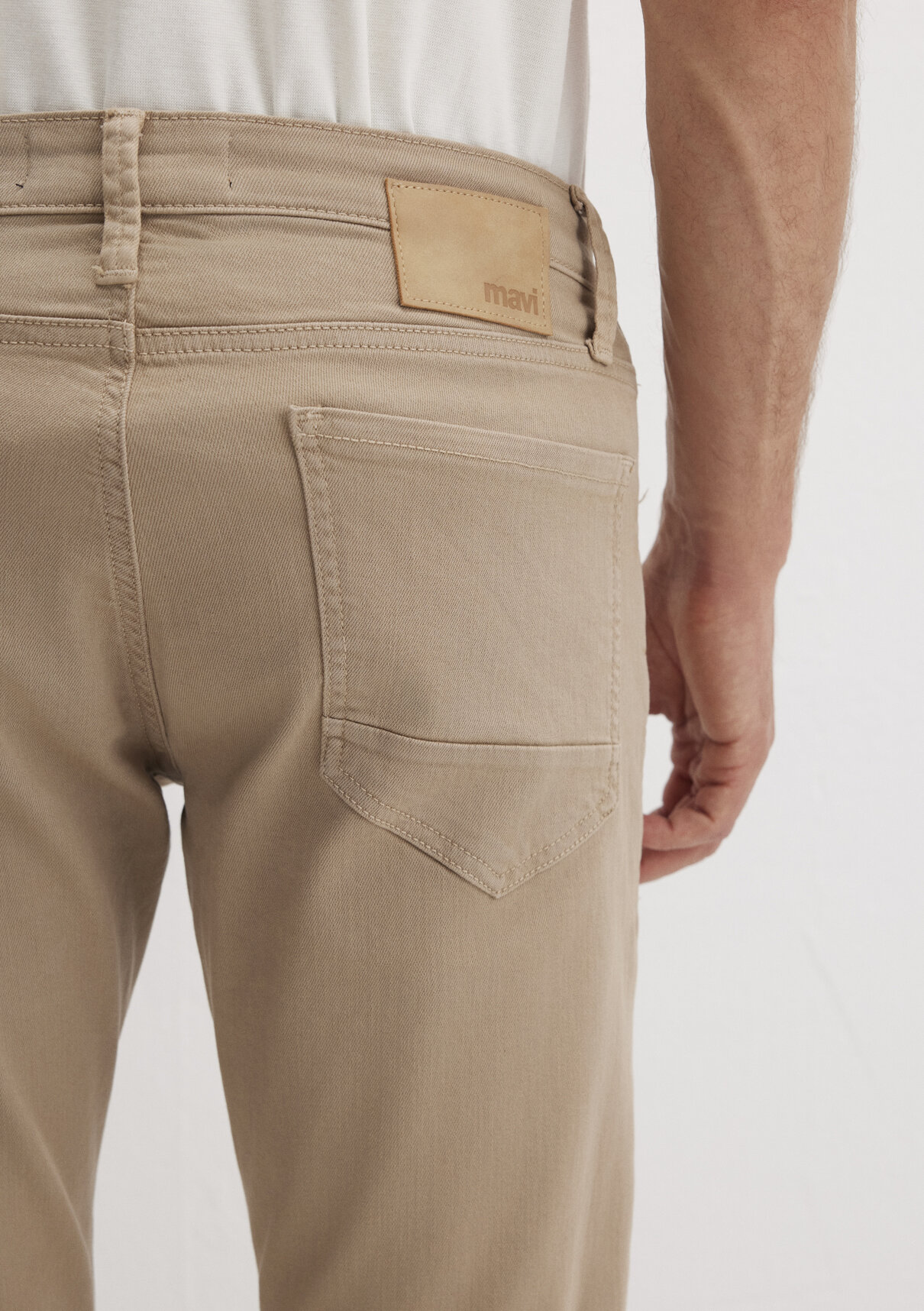 Mavi Hunter Koyu Bej Comfort Gabardin Pantolon görsel 7