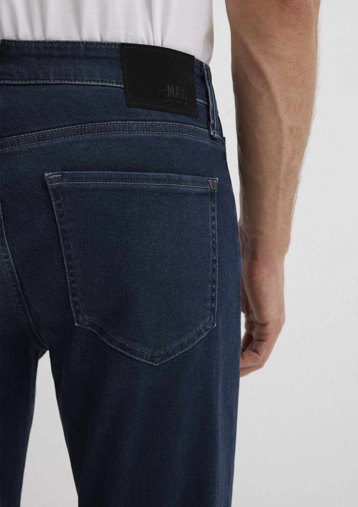 Mavi Lux Black Puslu Koyu Mavi Jean Pantolon görsel 7