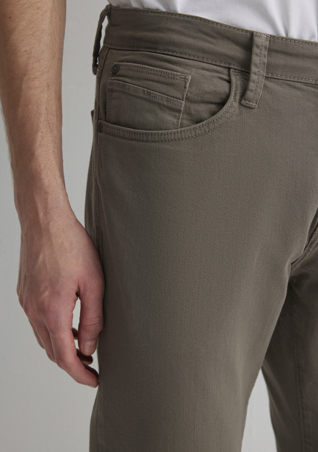 Mavi Marcus Puslu Zeytin Yeşili Comfort Gabardin Pantolon görsel 6