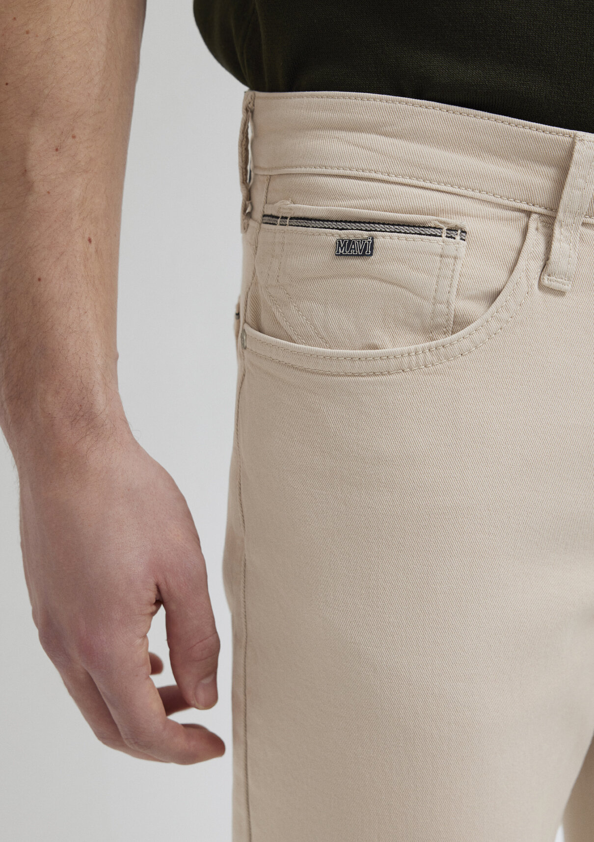 Mavi Marcus Mavi Black Soluk Toz Beji Gabardin Pantolon görsel 7