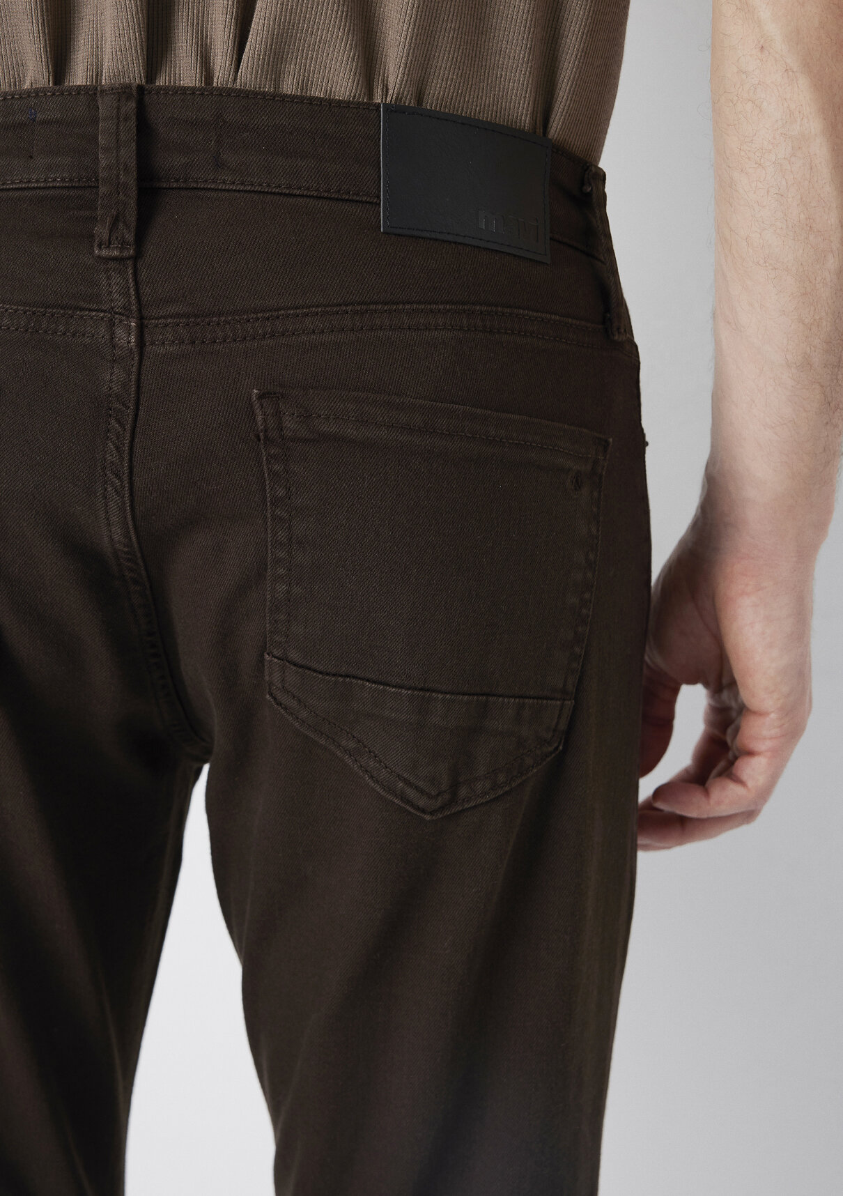 Mavi Marcus Kahverengi Gabardin Pantolon görsel 8