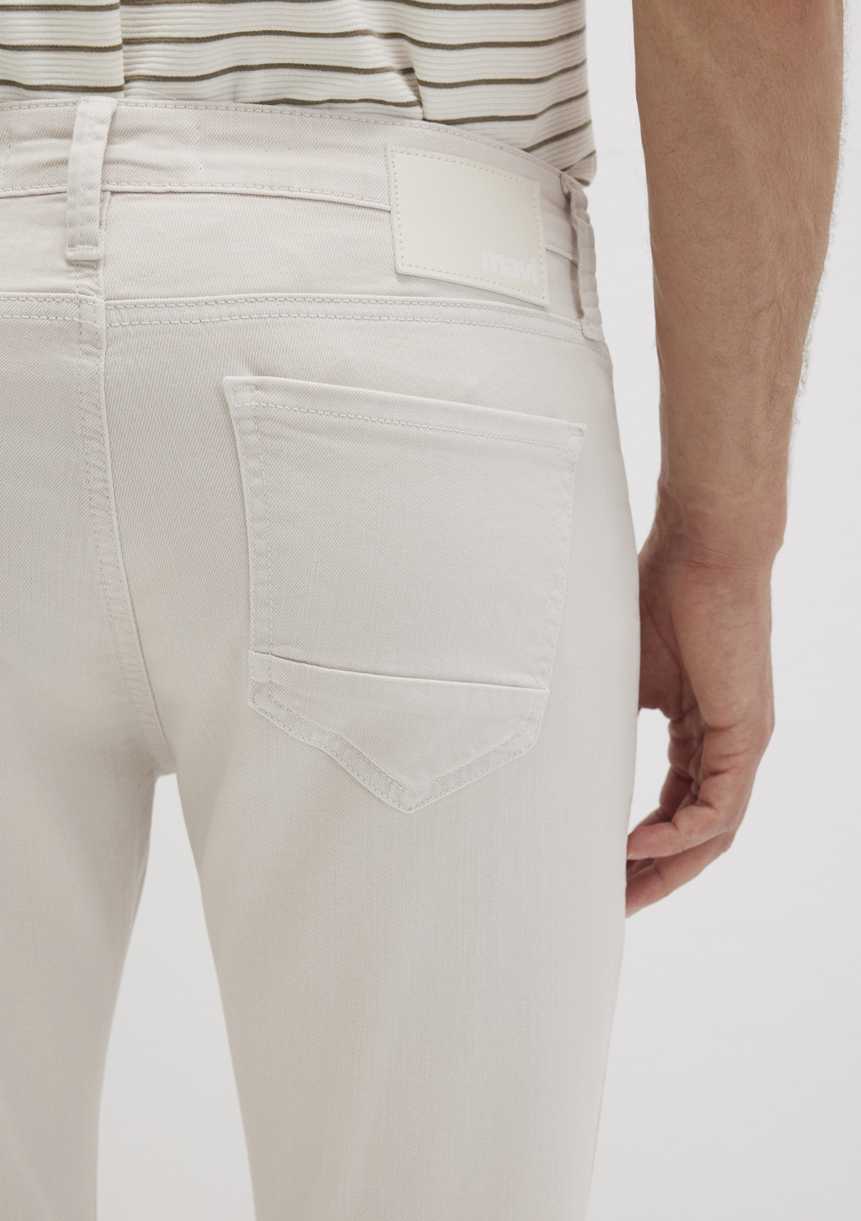 Mavi Jake Ekru Comfort Gabardin Pantolon görsel 8