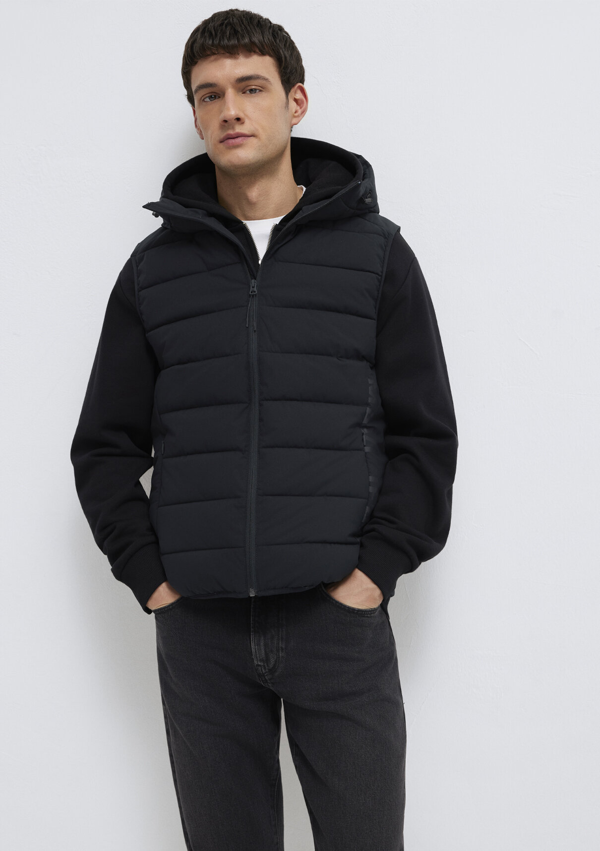 Mavi Jeans Detaylı Kapüşonlu Siyah Şişme Yelek görsel 2