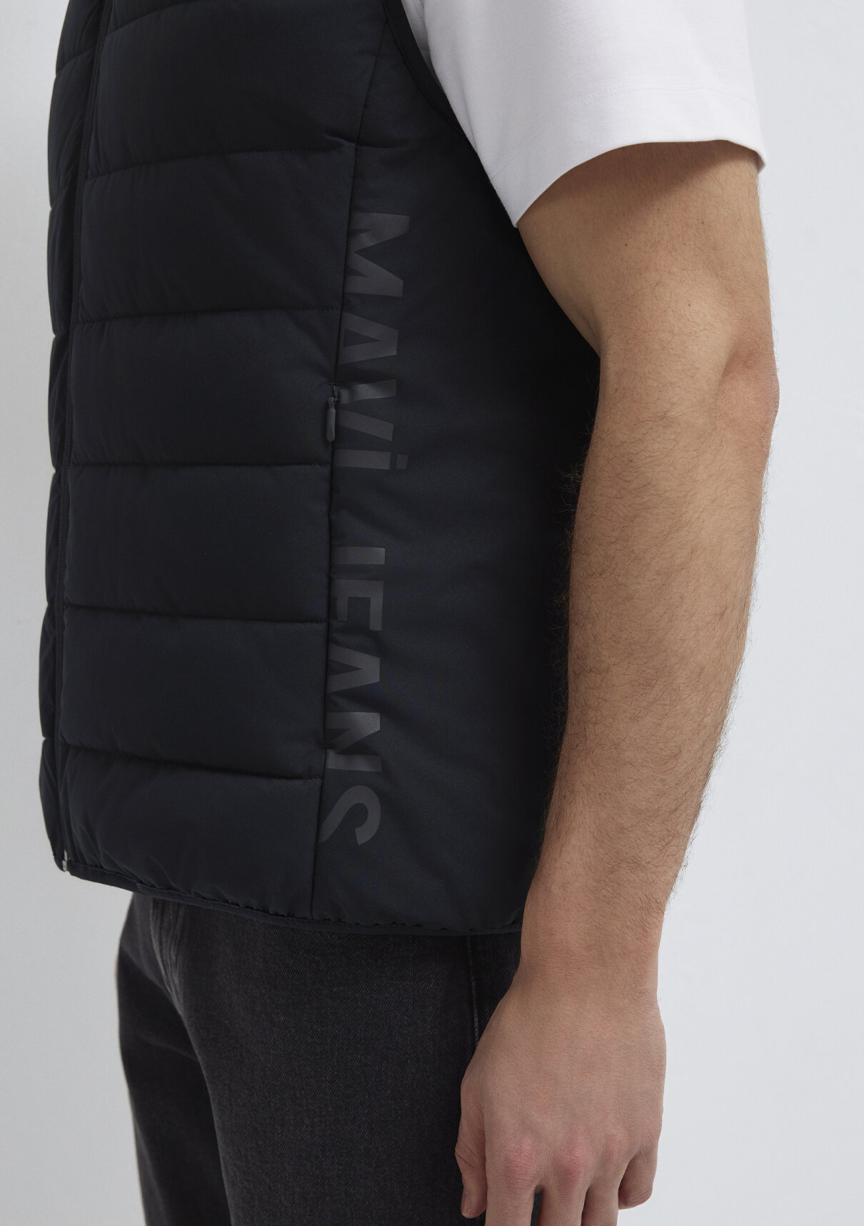 Mavi Jeans Detaylı Kapüşonlu Siyah Şişme Yelek görsel 7