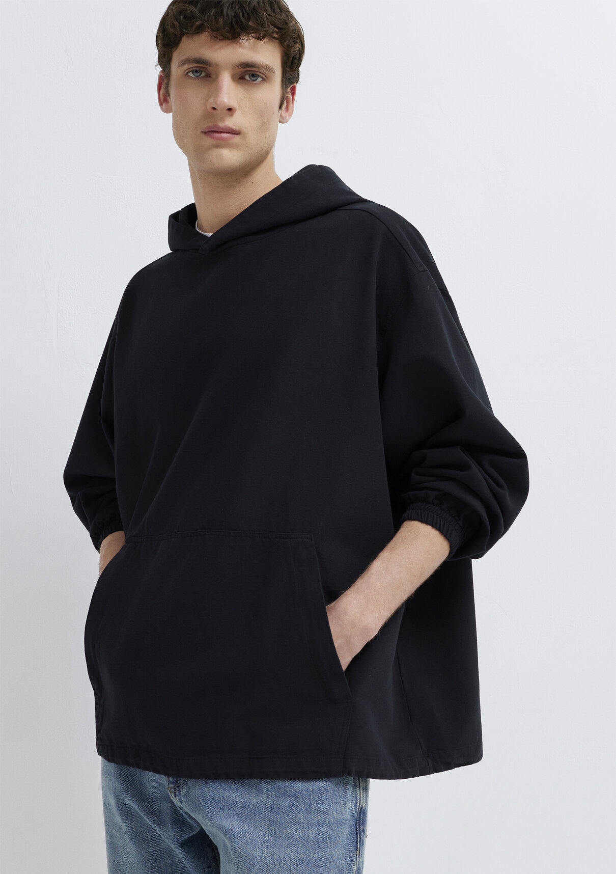 Mavi Kapüşonlu Siyah Sweatshirt görsel 2