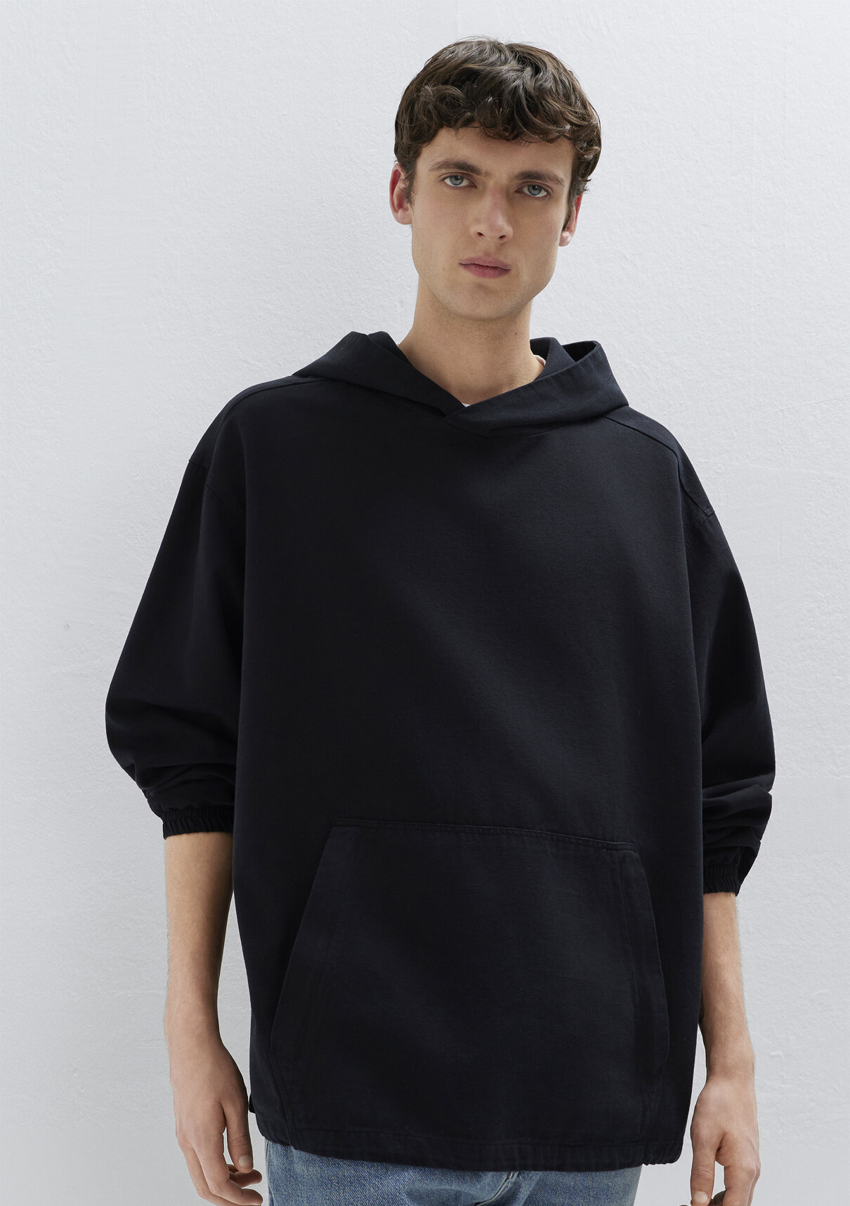 Mavi Kapüşonlu Siyah Sweatshirt görsel 3