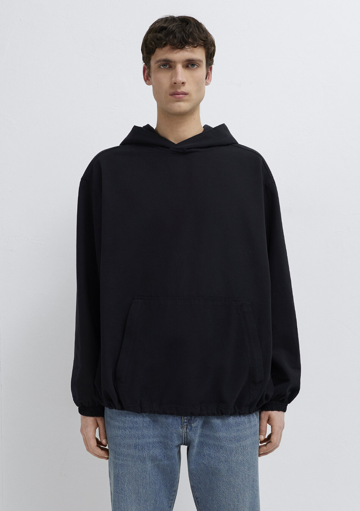 Mavi Kapüşonlu Siyah Sweatshirt görsel 4
