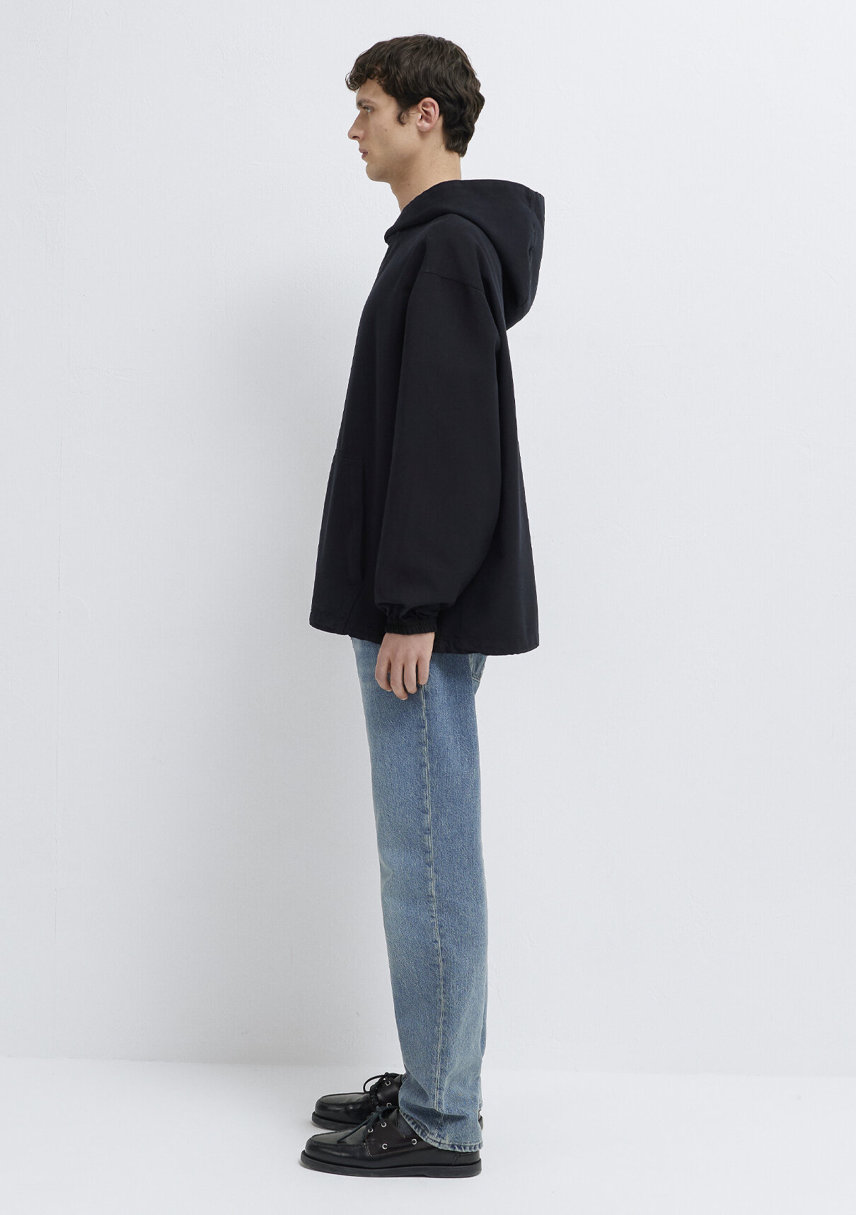 Mavi Kapüşonlu Siyah Sweatshirt görsel 5