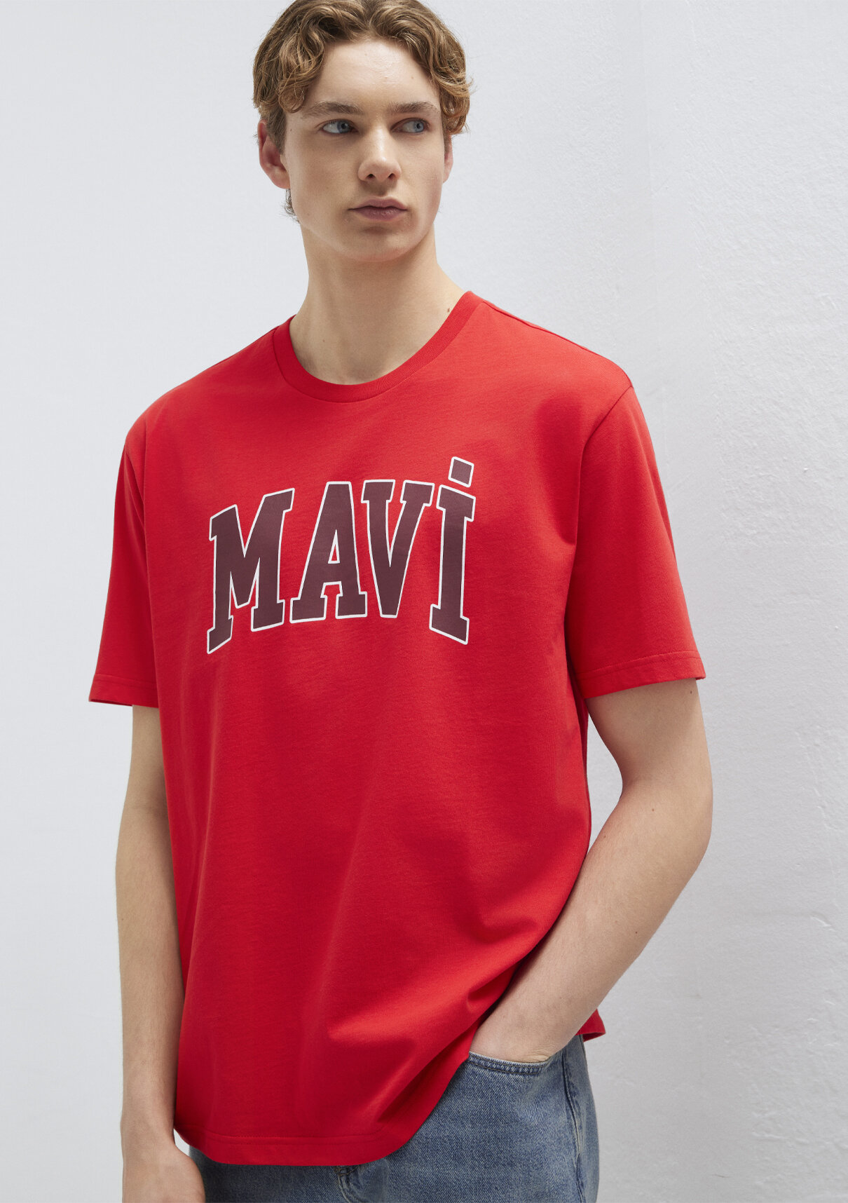 Mavi Logo Baskılı Kırmızı Tişört