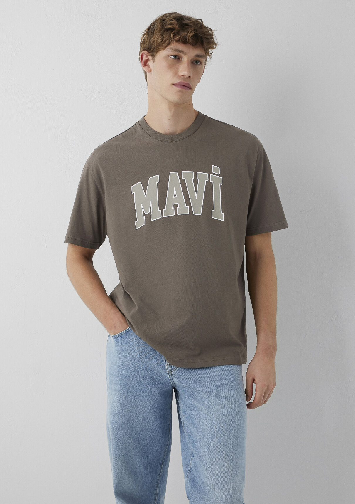 Mavi Logo Baskılı Kahverengi Tişört