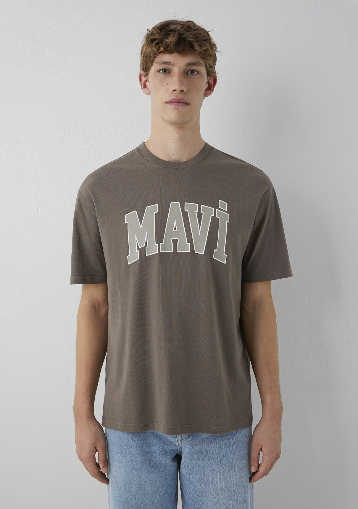 Mavi Logo Baskılı Kahverengi Tişört görsel 3