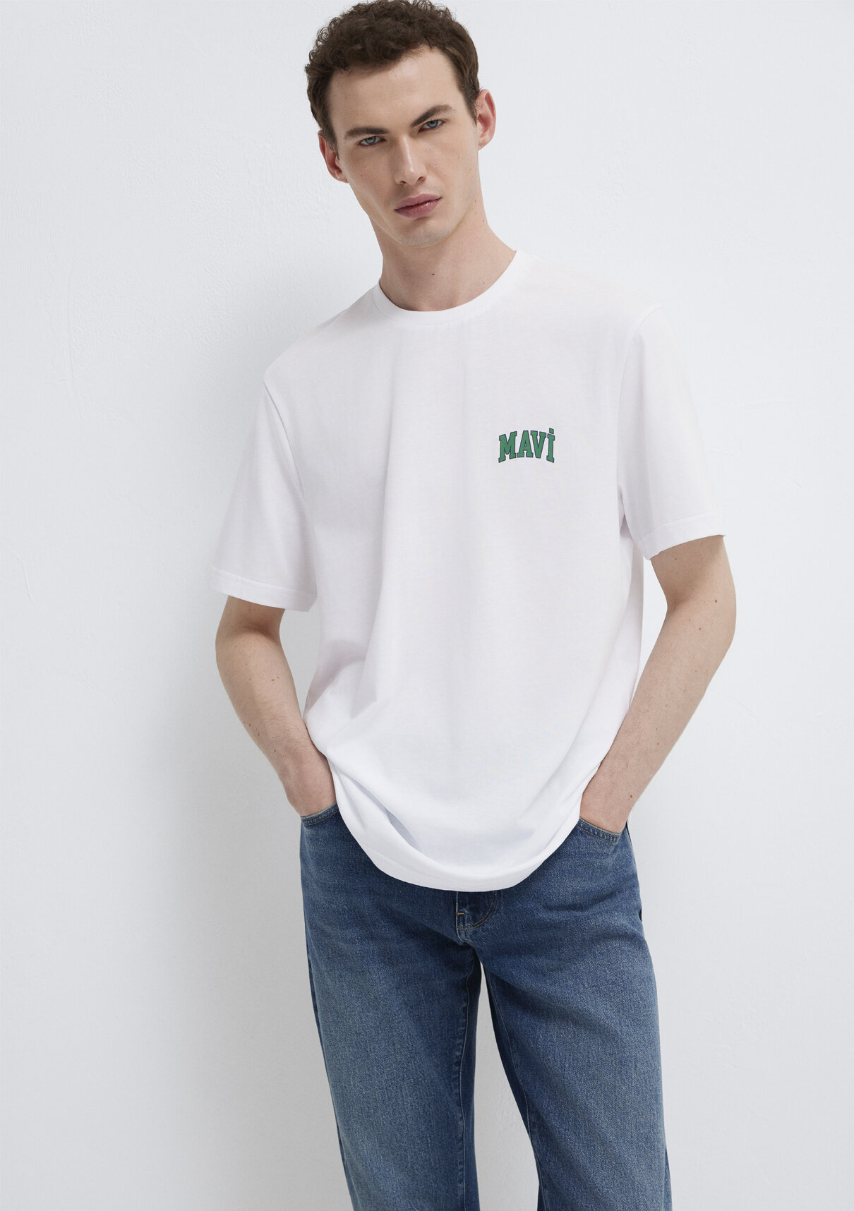 Mavi Logo Baskılı Beyaz Tişört