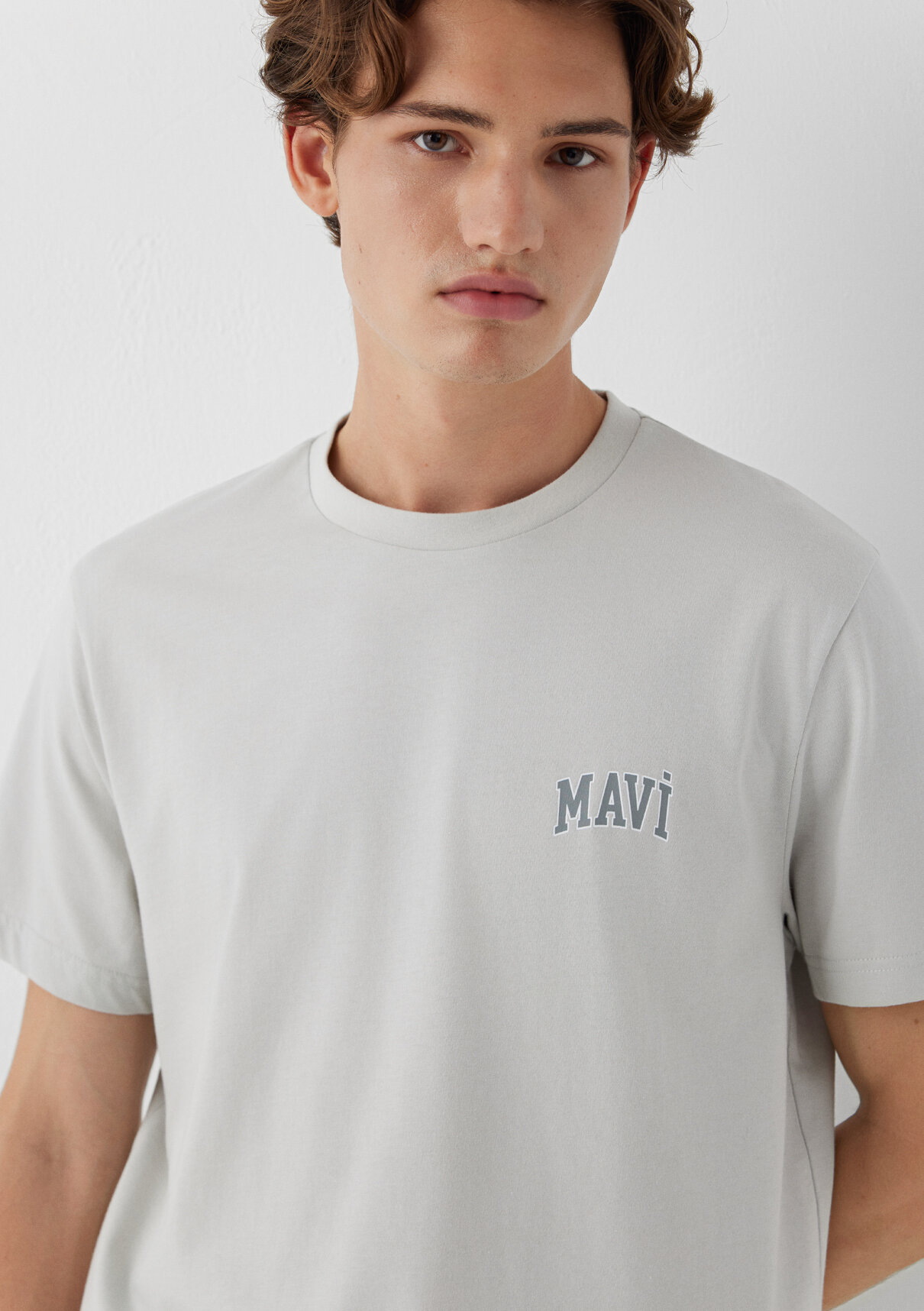 Mavi Logo Baskılı Gri Tişört