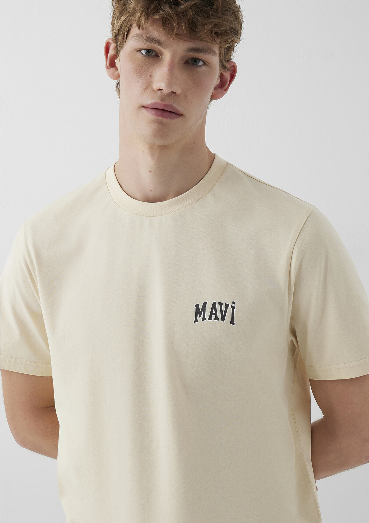 Mavi Logo Baskılı Ekru Tişört