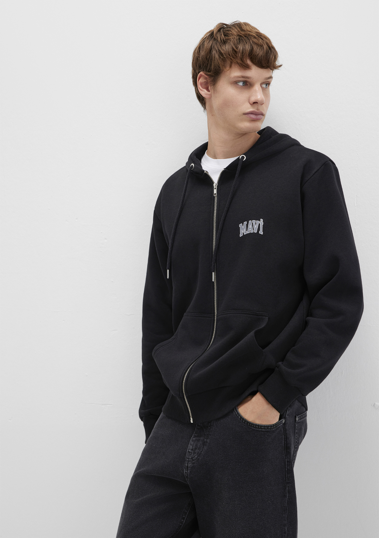 Mavi Logo Baskılı Kapüşonlu Fermuarlı Siyah Sweatshirt