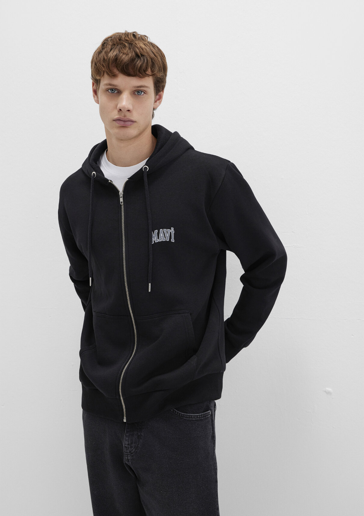 Mavi Logo Baskılı Kapüşonlu Fermuarlı Siyah Sweatshirt görsel 2