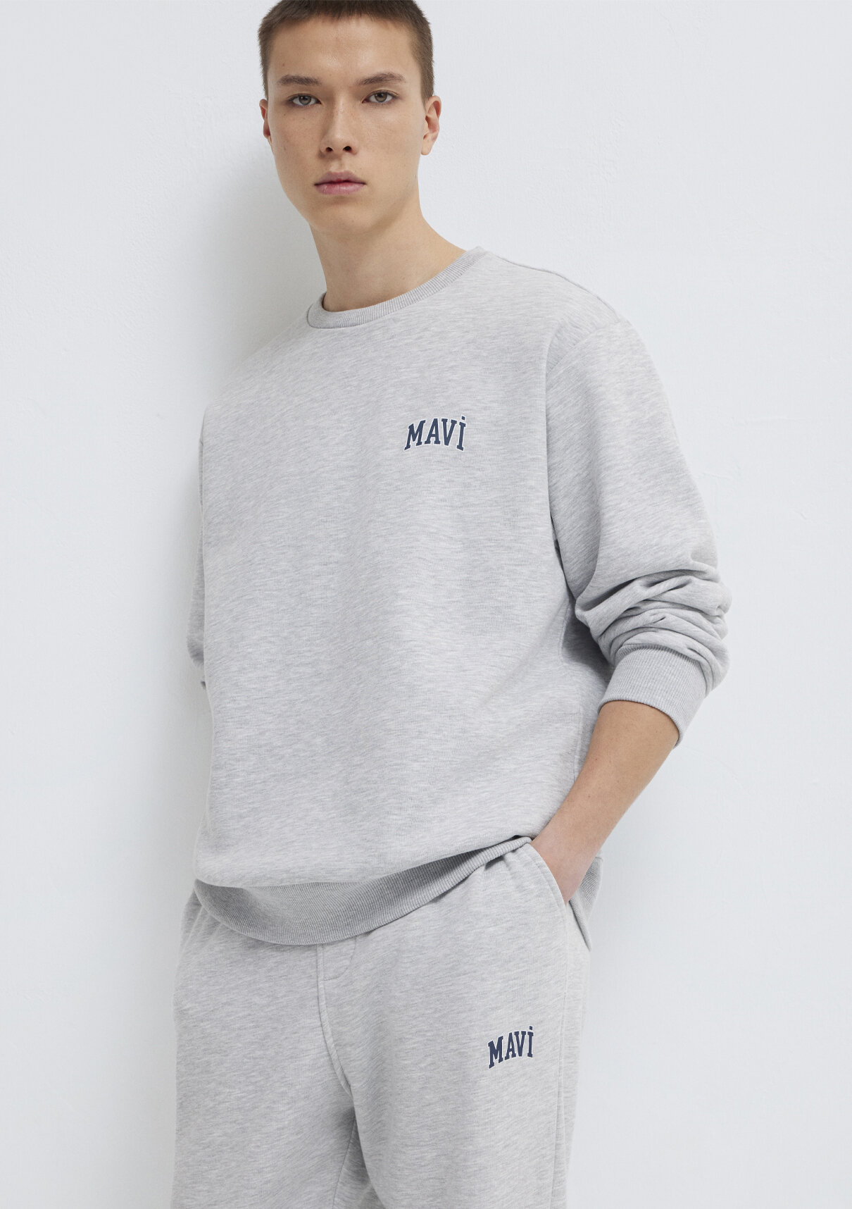 Mavi Logo Baskılı Gri Sweatshirt