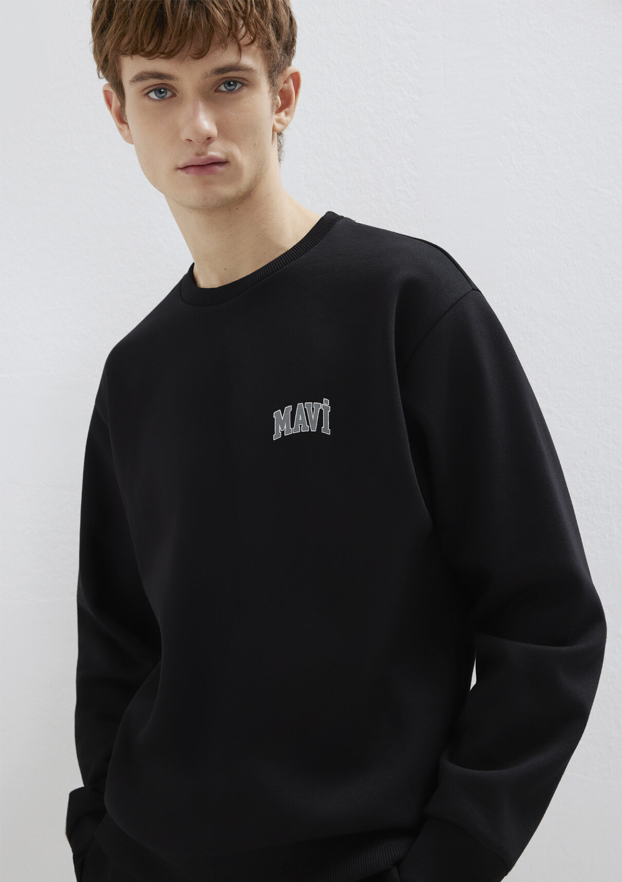 Mavi Logo Baskılı Siyah Sweatshirt