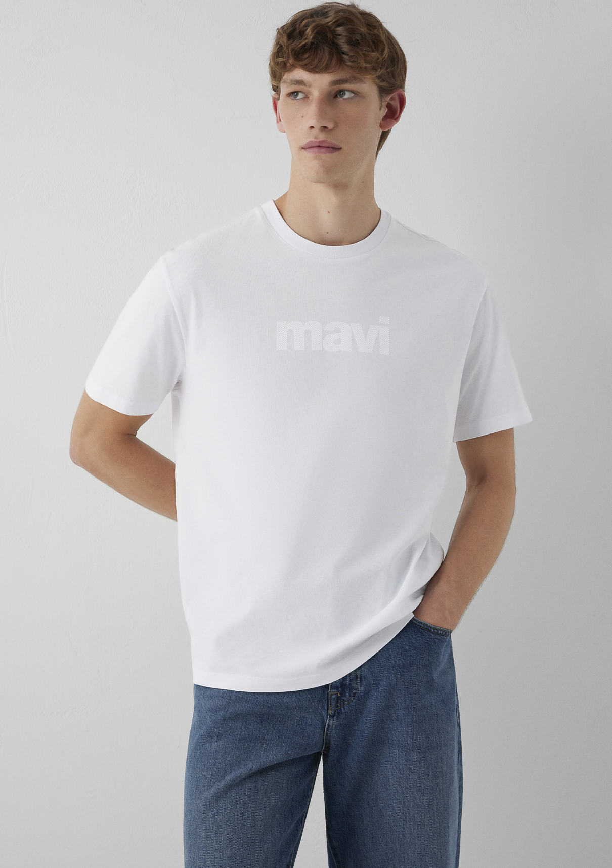 Mavi Logo Baskılı Beyaz Tişört