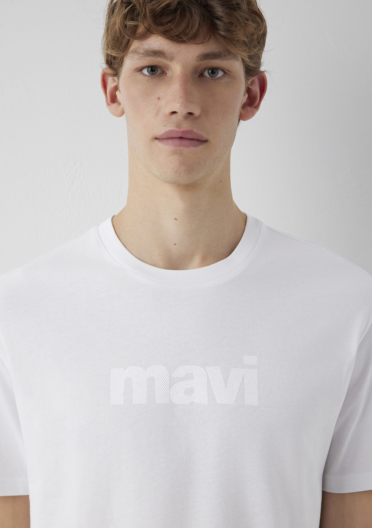 Mavi Logo Baskılı Beyaz Tişört görsel 7