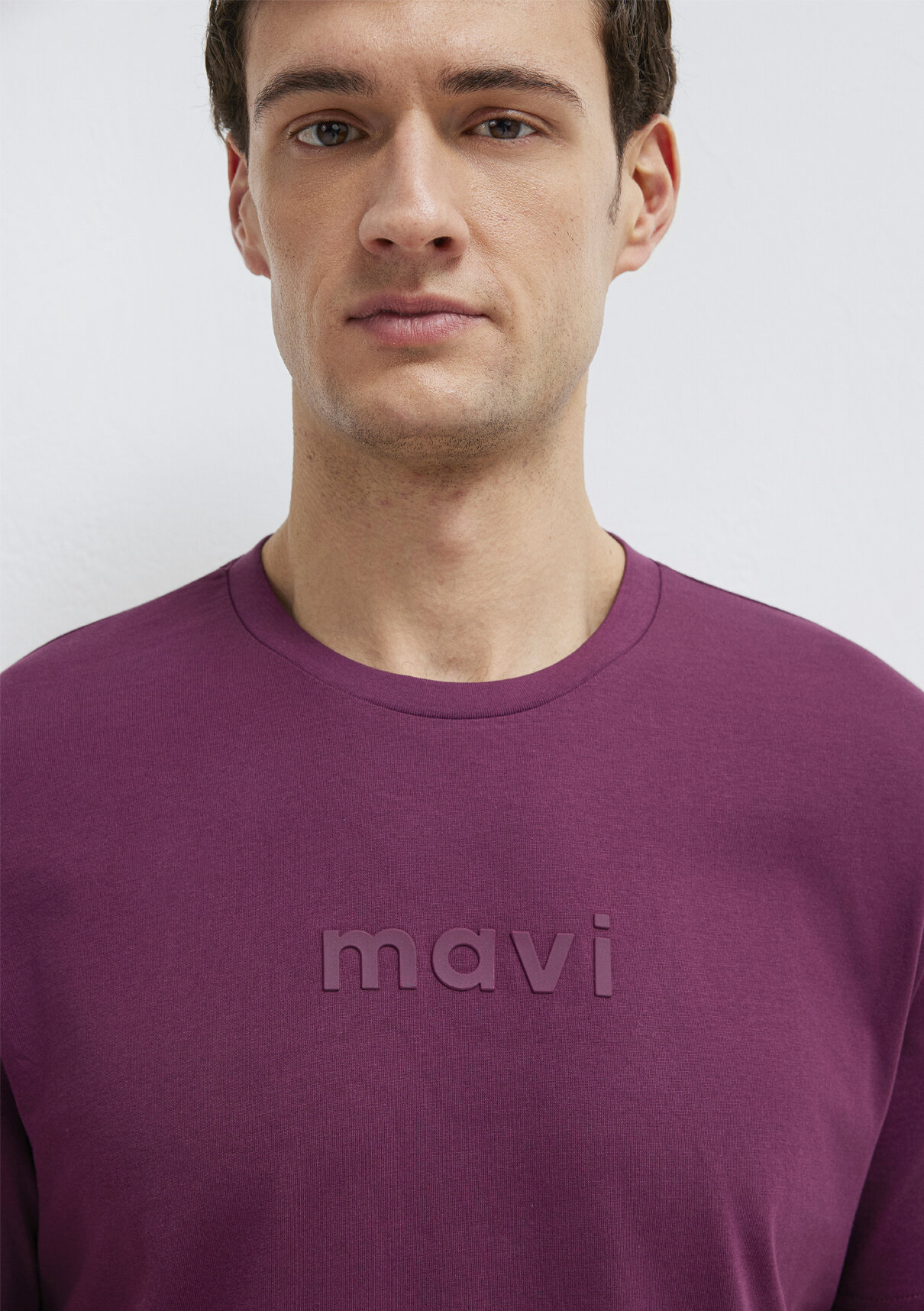 Mavi Logo Baskılı Mor Tişört görsel 5