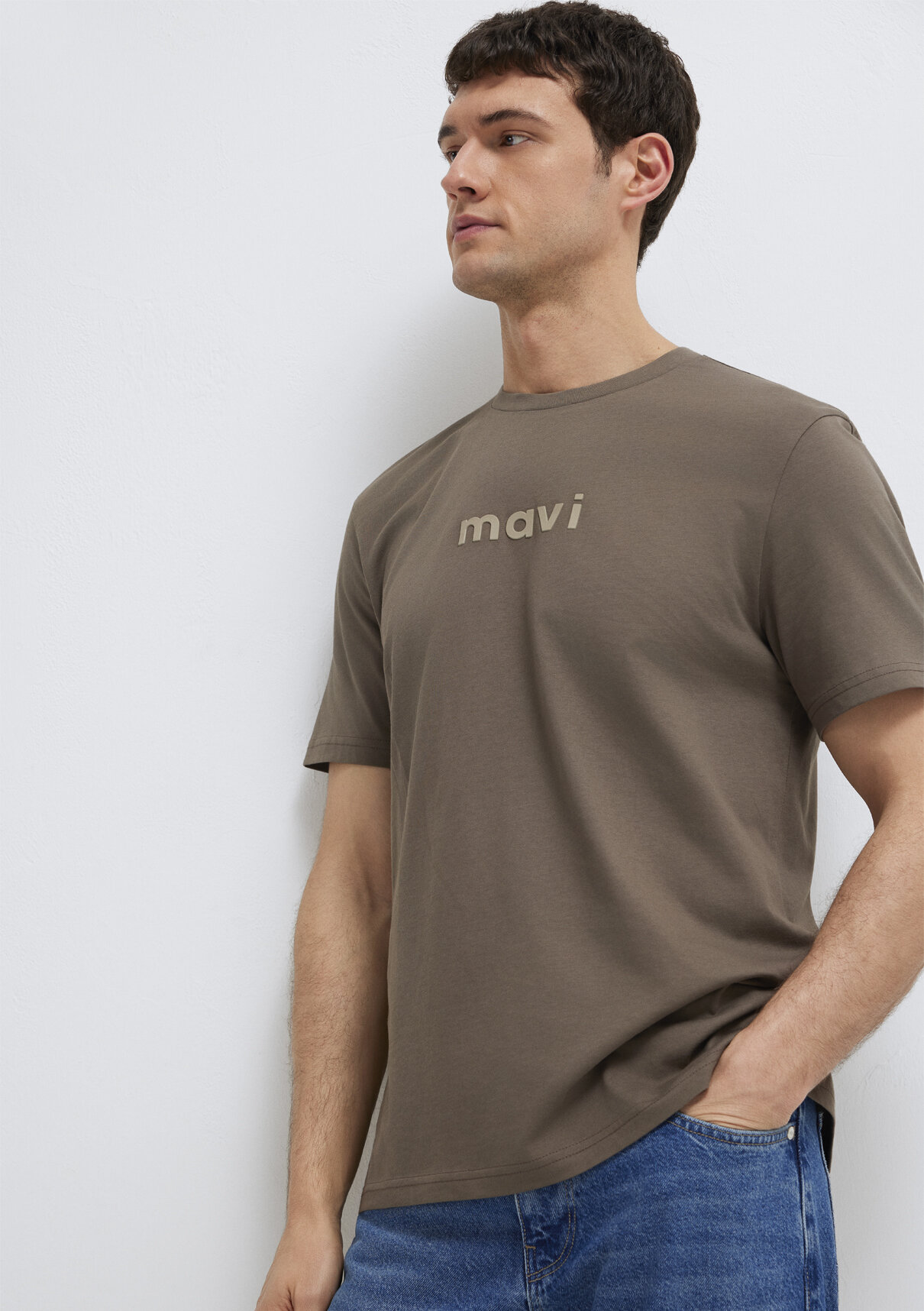 Mavi Logo Baskılı Kahverengi Tişört görsel 2