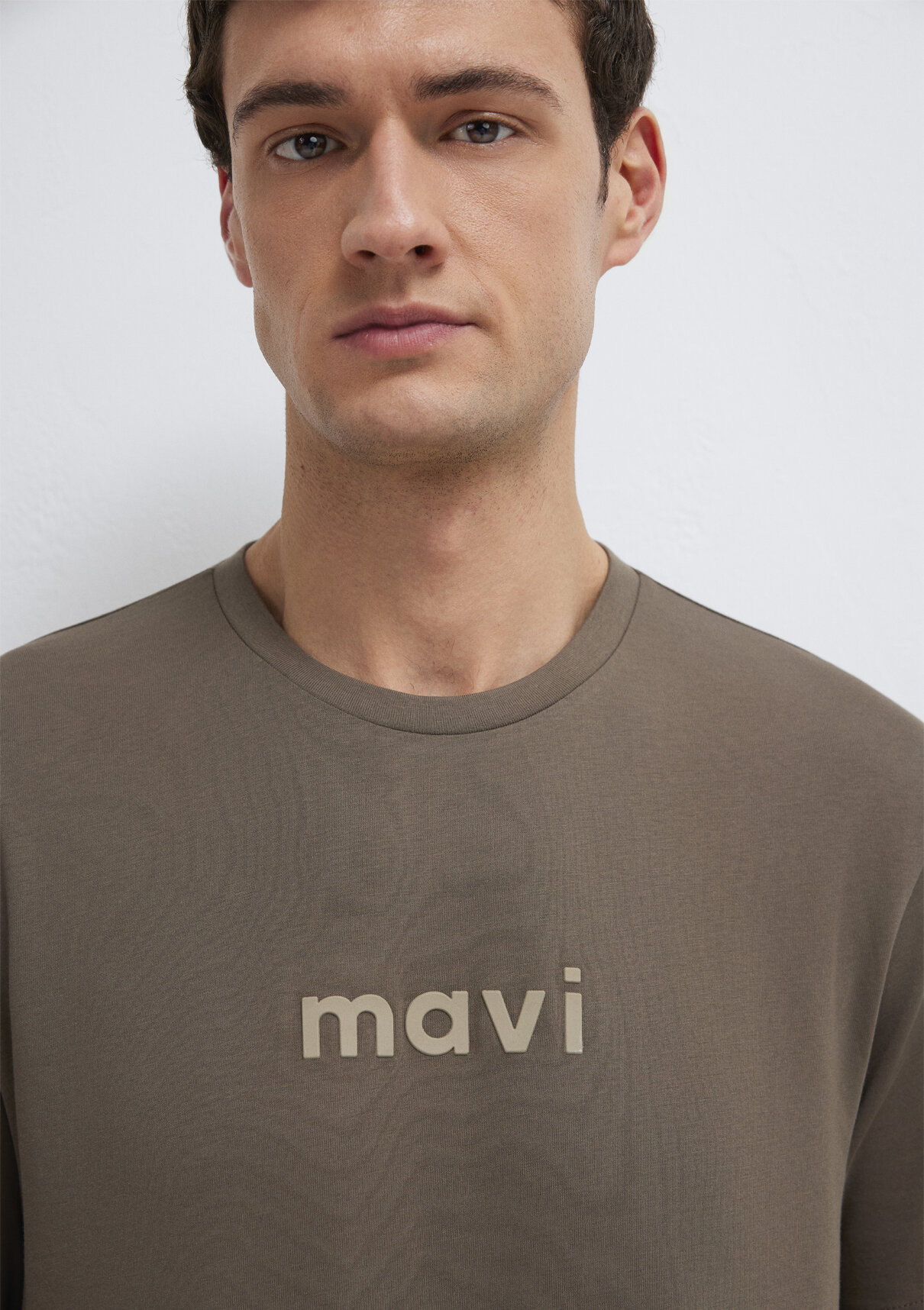Mavi Logo Baskılı Kahverengi Tişört görsel 6