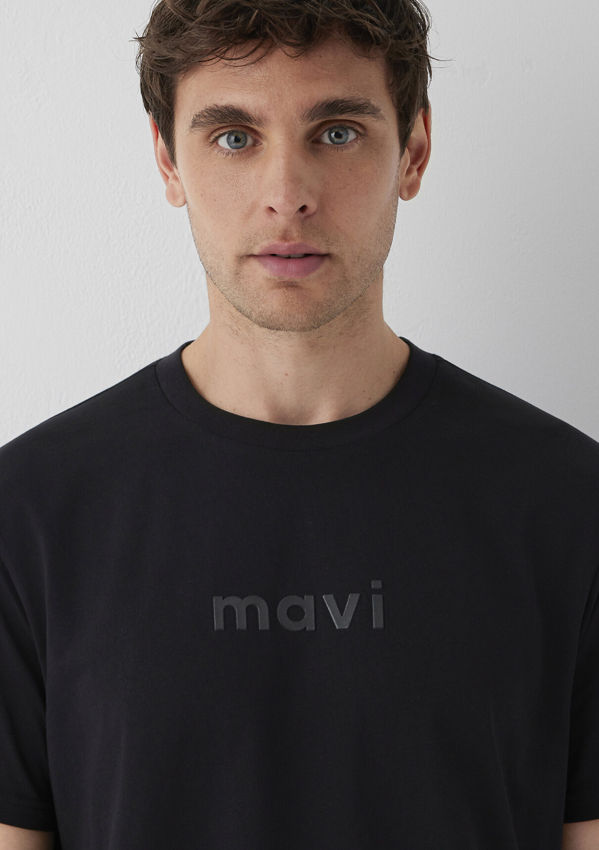 Mavi Logo Baskılı Siyah Tişört görsel 6