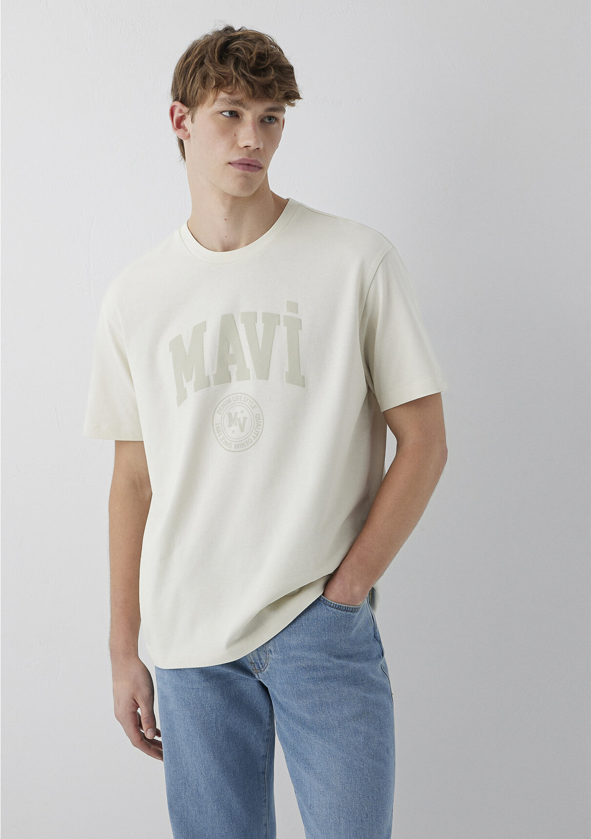 Mavi Logo Baskılı Bej Tişört