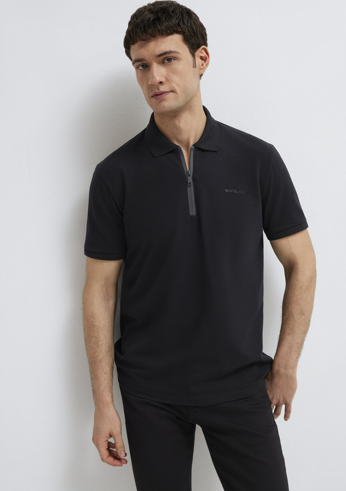 Mavi Black Fermuarlı Siyah Polo Tişört