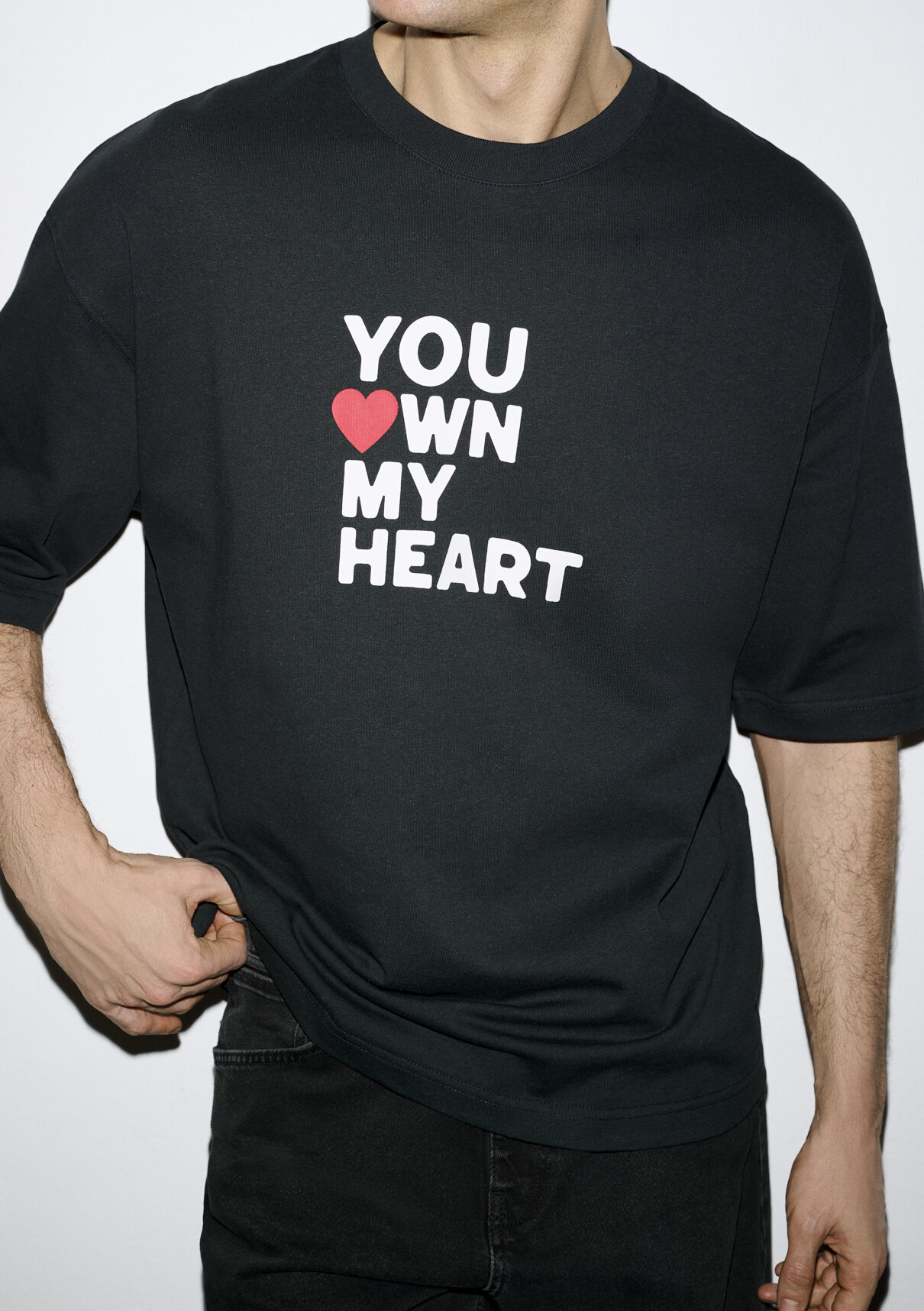 Mavi You Own My Heart Baskılı Siyah Tişört görsel 2