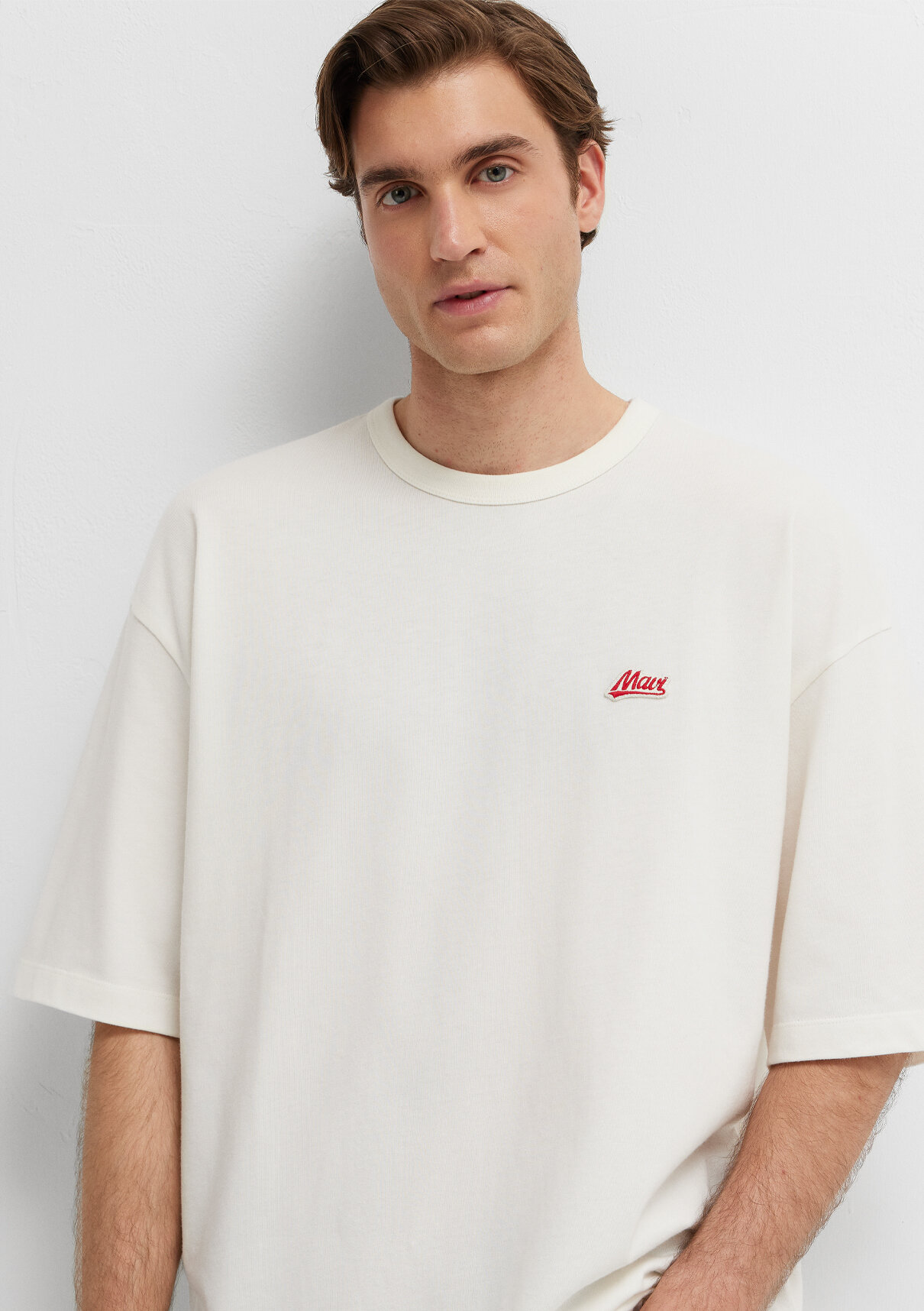 Mavi Patch Logo Nakışlı Ekru Tişört