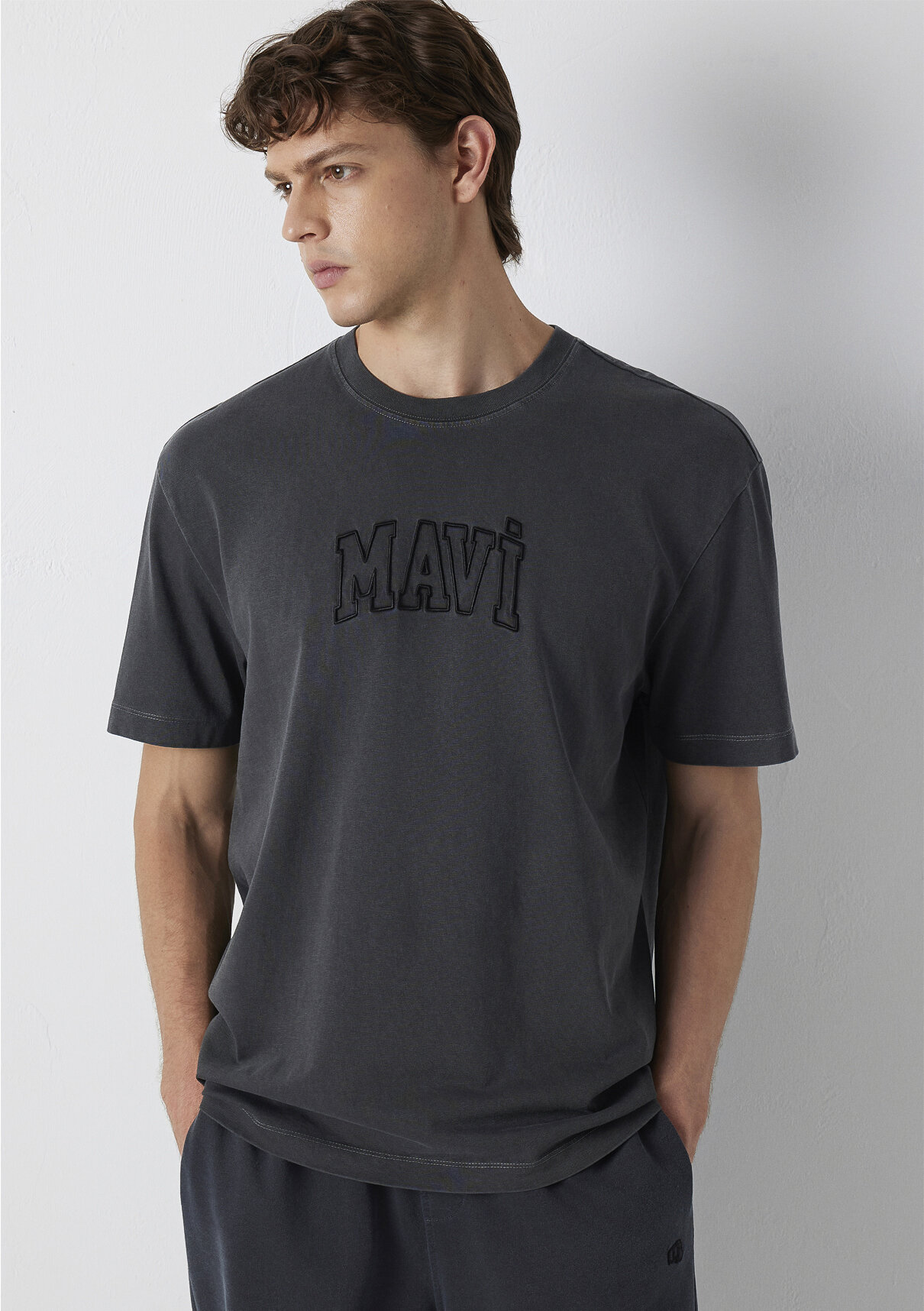 Mavi Logo Baskılı Antrasit Tişört
