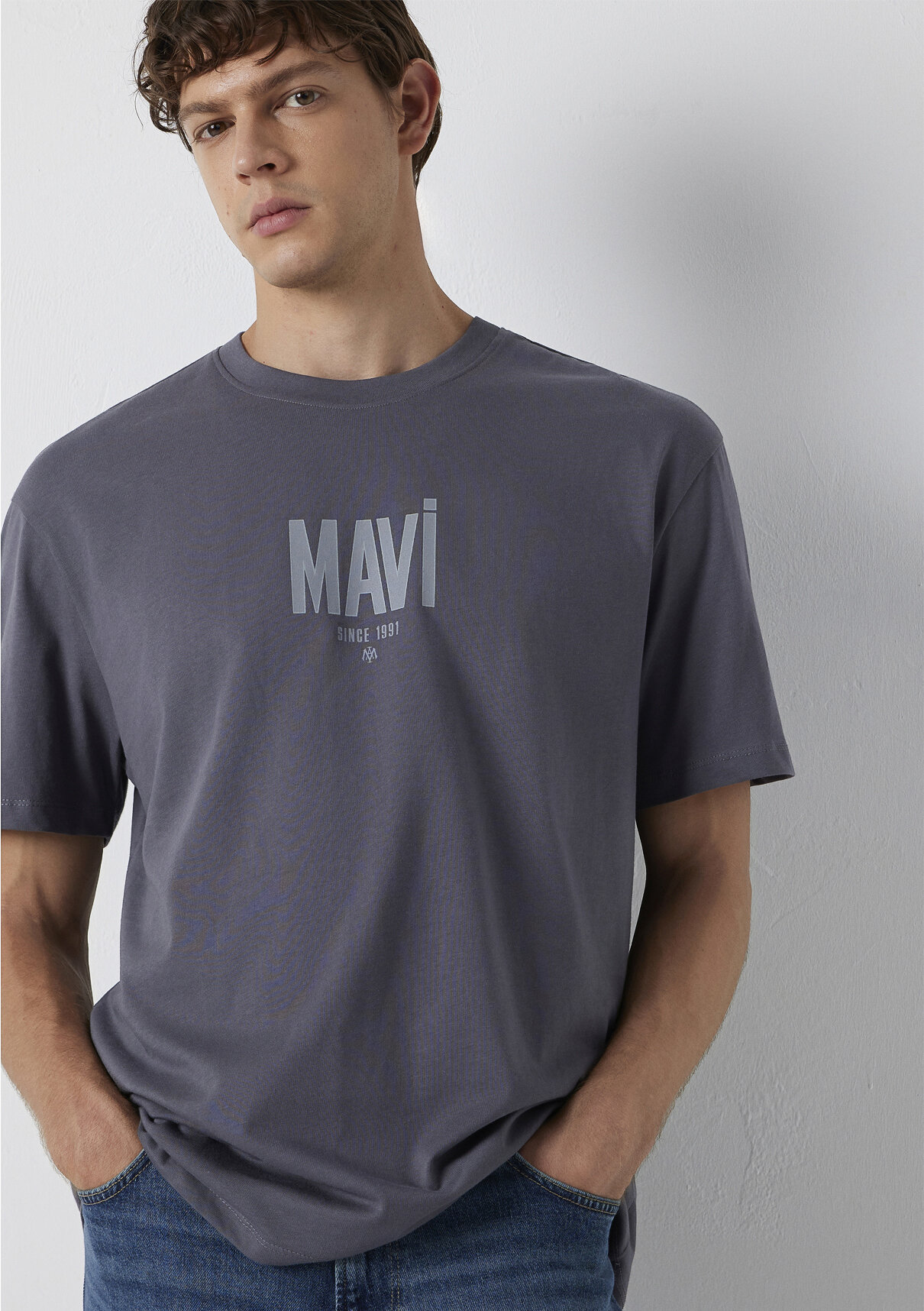 Mavi Logo Baskılı Gri Tişört
