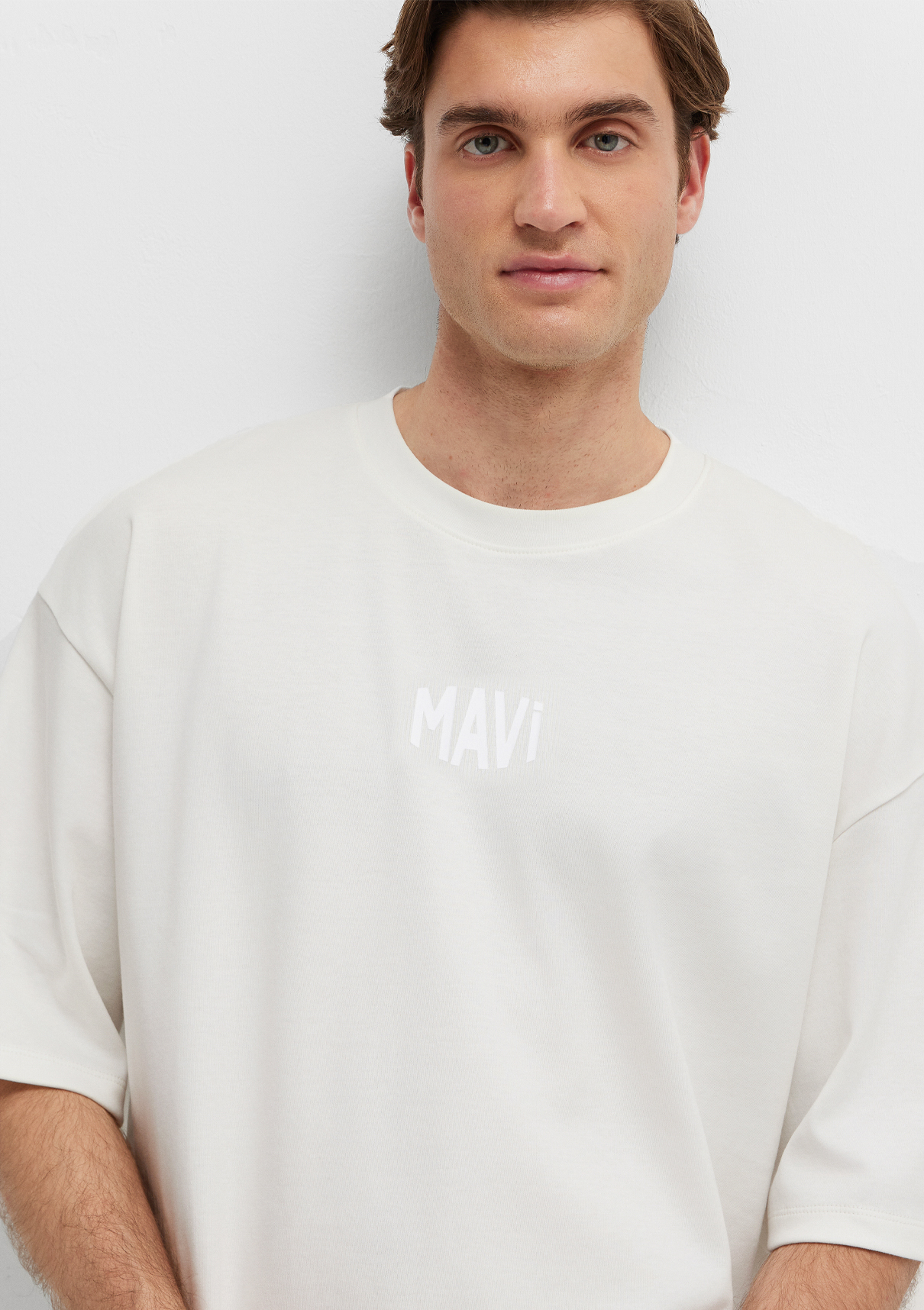 Mavi Logo Baskılı Ekru Tişört