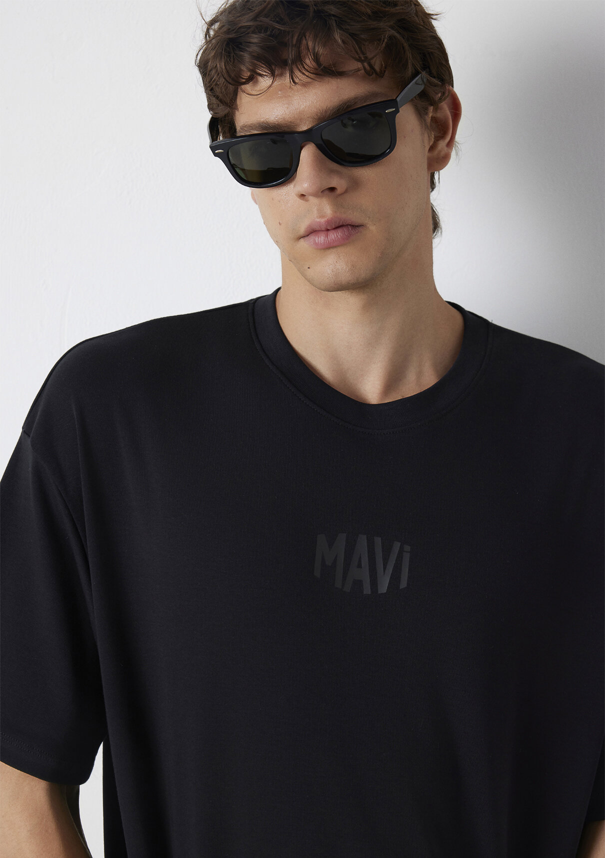 Mavi Logo Baskılı Siyah Tişört görsel 3
