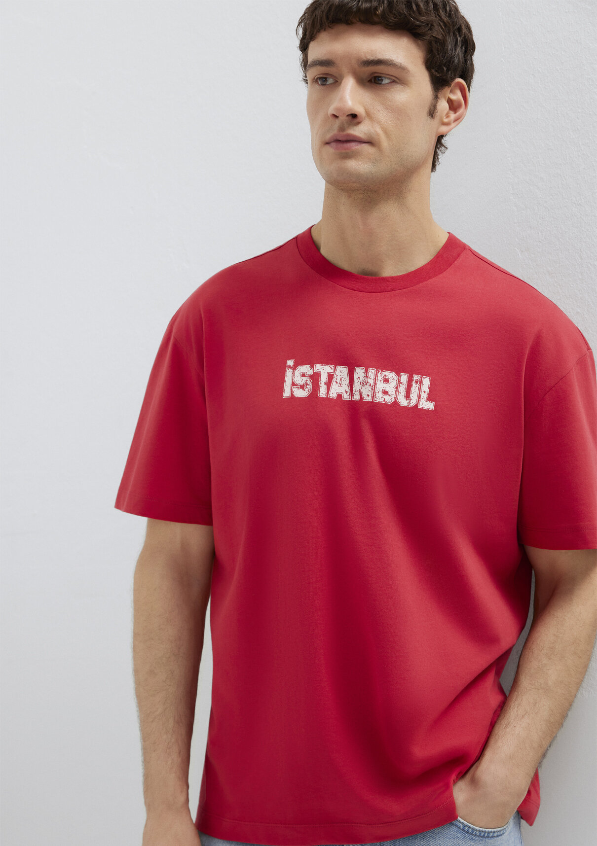 Mavi İstanbul Baskılı Kırmızı Tişört
