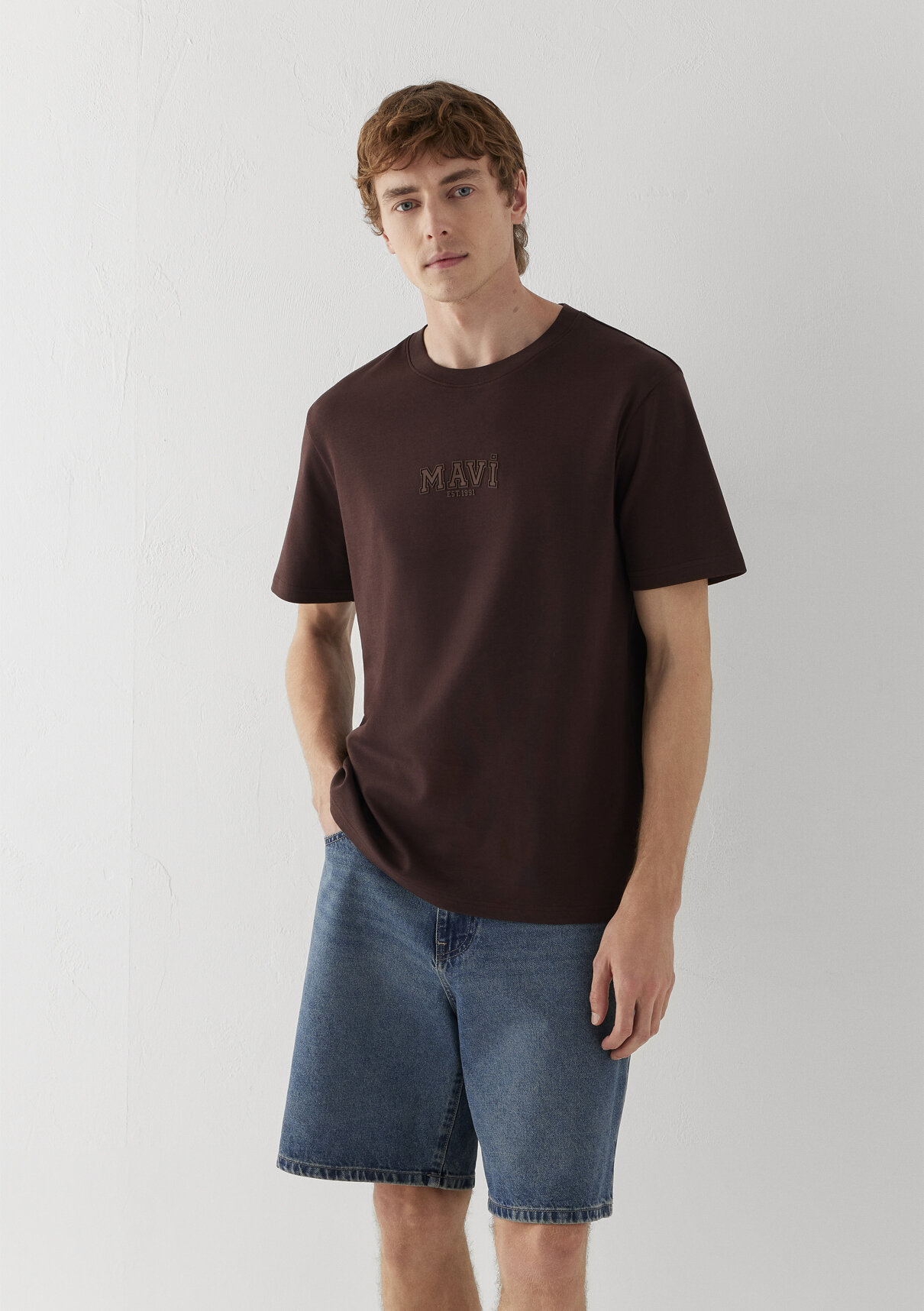 Mavi Logo Kahverengi Tişört
