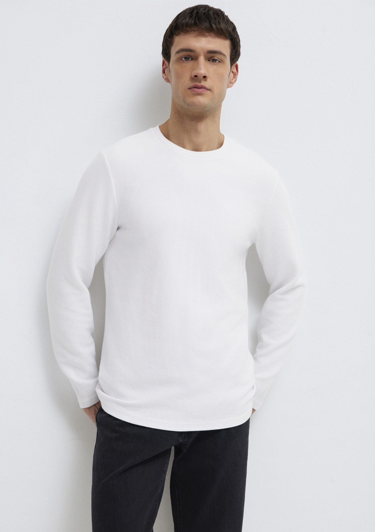 Mavi Uzun Kollu Dokulu Beyaz Tişört