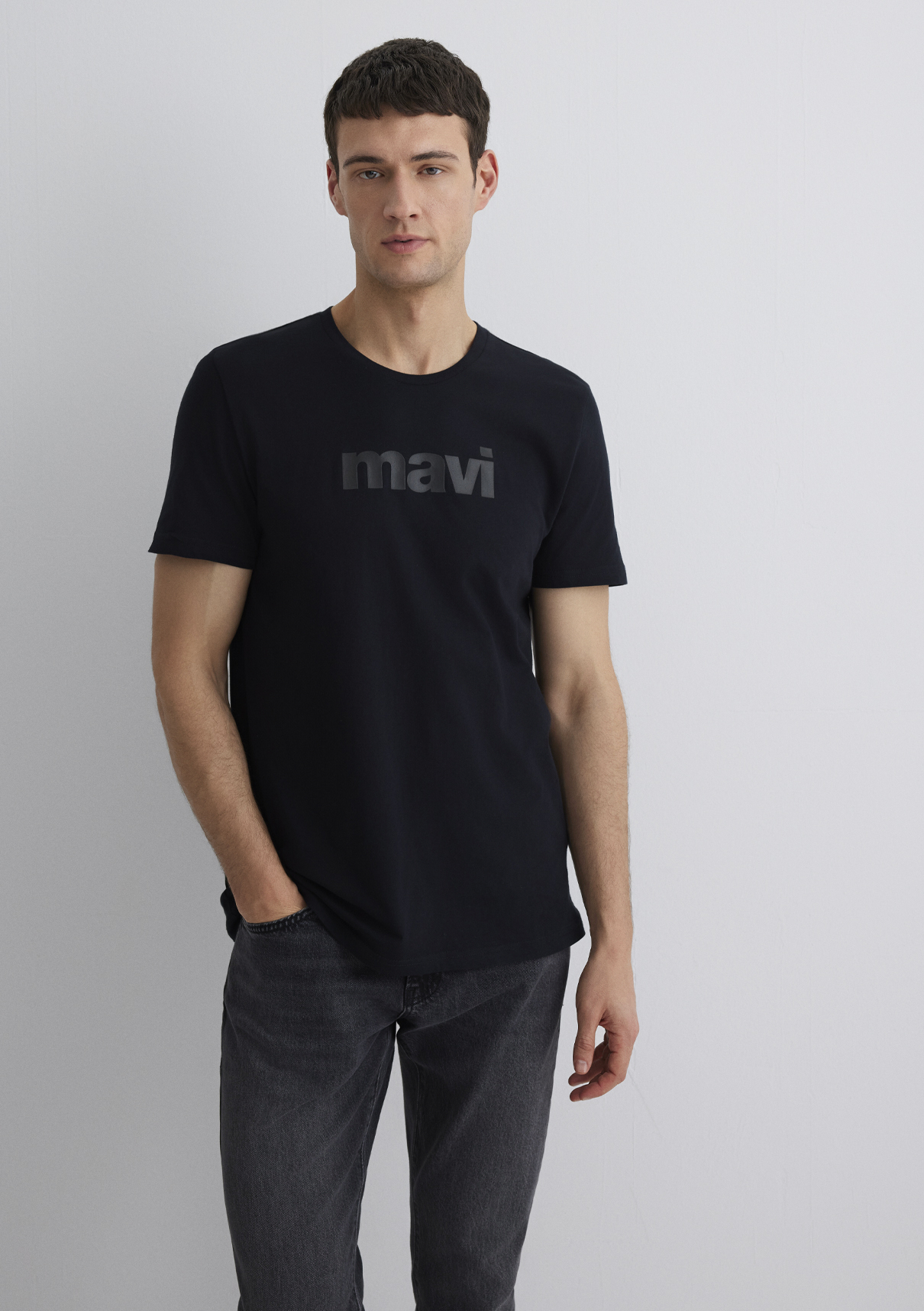 Mavi Logo Baskılı Siyah Tişört