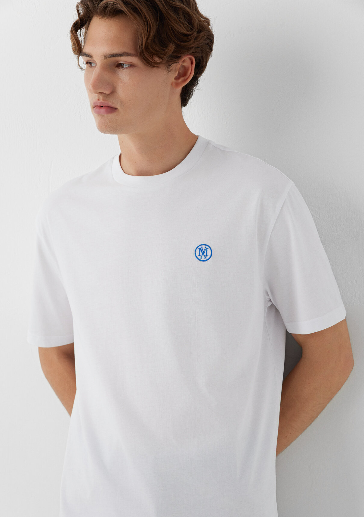 Mavi Logo İşlemeli Beyaz Basic Tişört