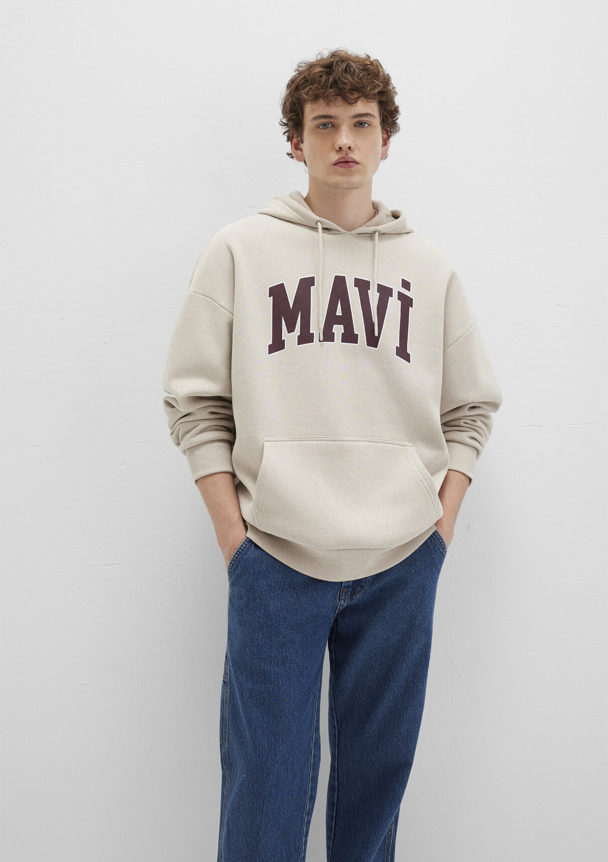 Mavi Logo Baskılı Kapüşonlu Bej Sweatshirt