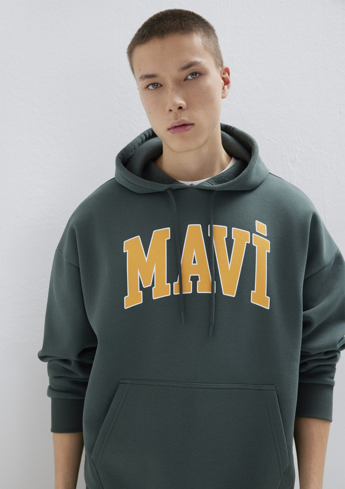 Mavi Logo Baskılı Kapüşonlu Yeşil Sweatshirt
