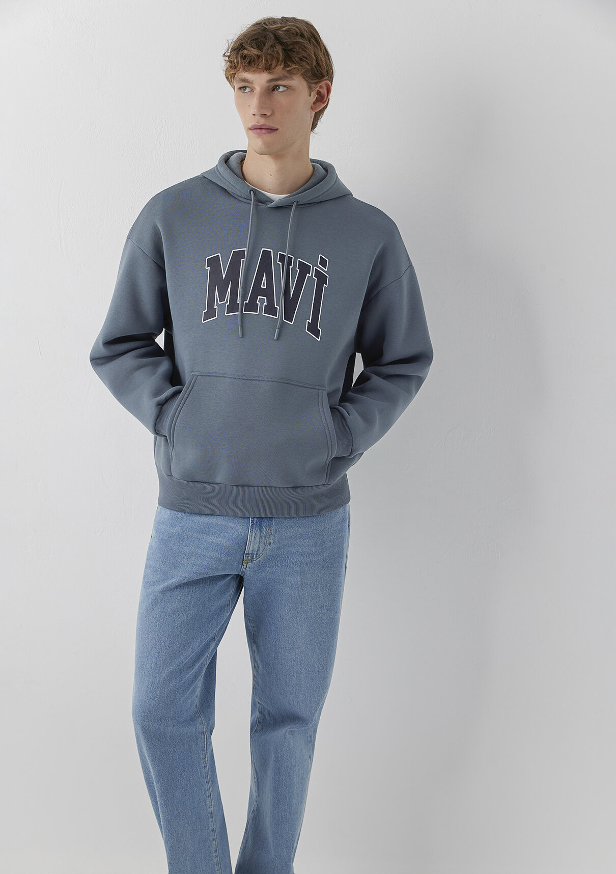 Mavi Logo Baskılı Kapüşonlu Gri Sweatshirt