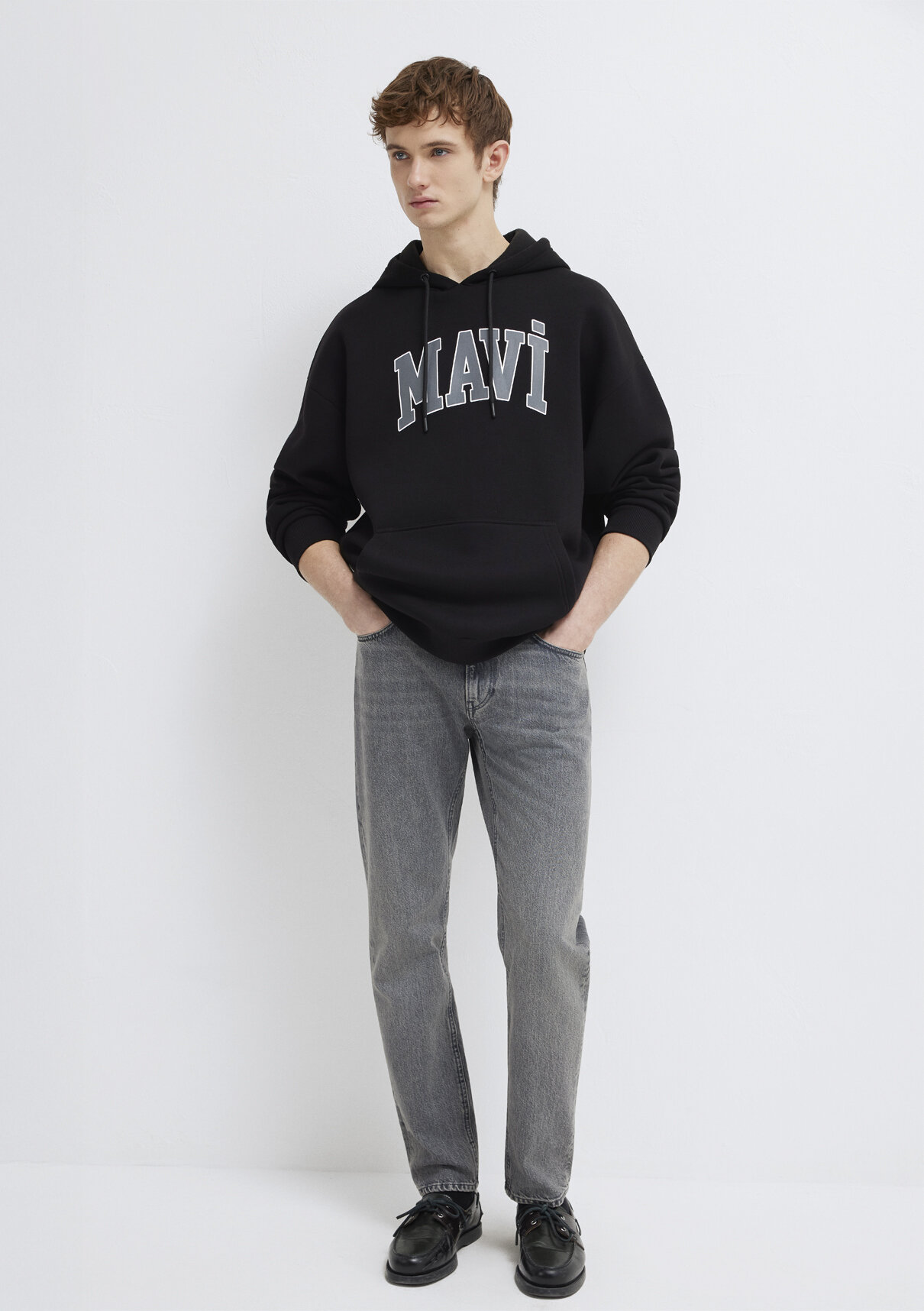 Mavi Logo Baskılı Kapüşonlu Siyah Sweatshirt görsel 2