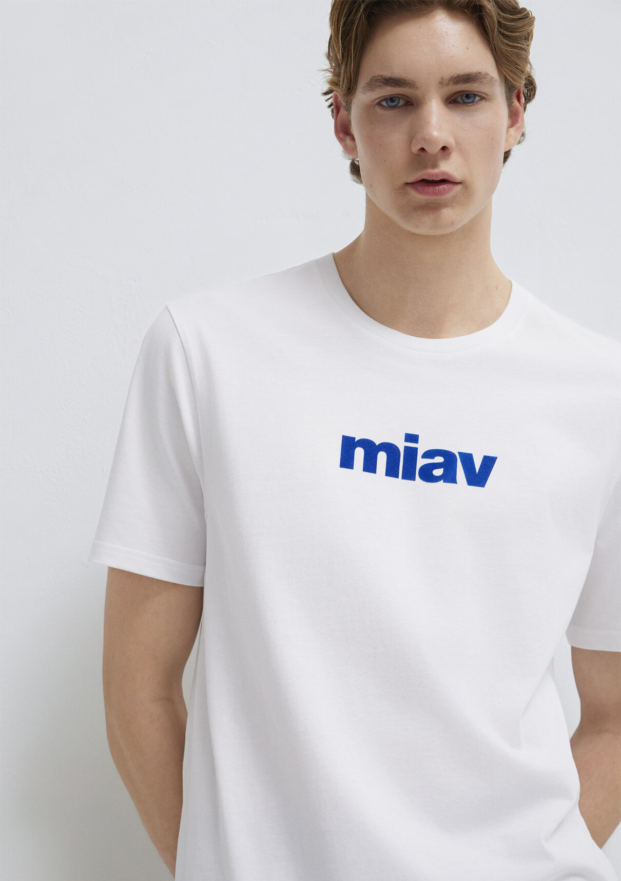 Mavi Miav Baskılı Beyaz Tişört