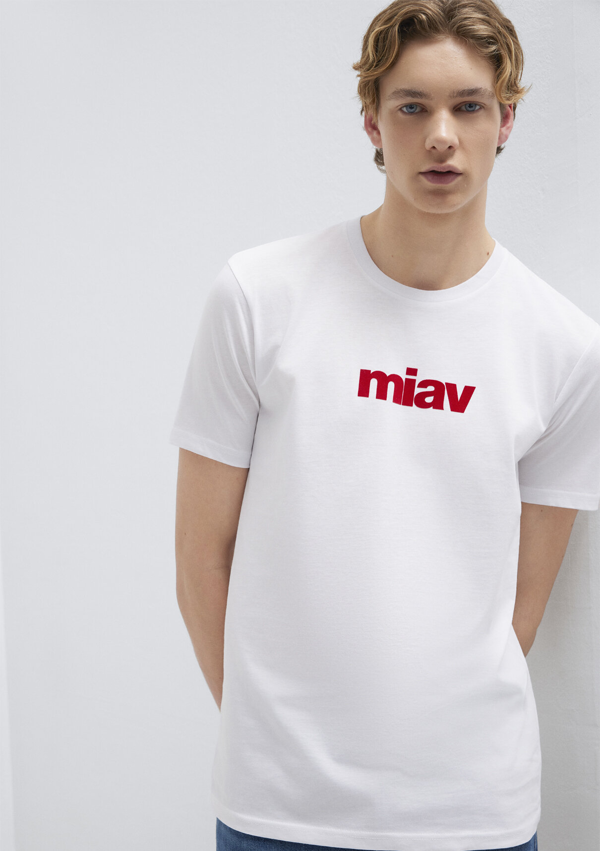 Mavi Kırmızı Miav Baskılı Beyaz Tişört görsel 2