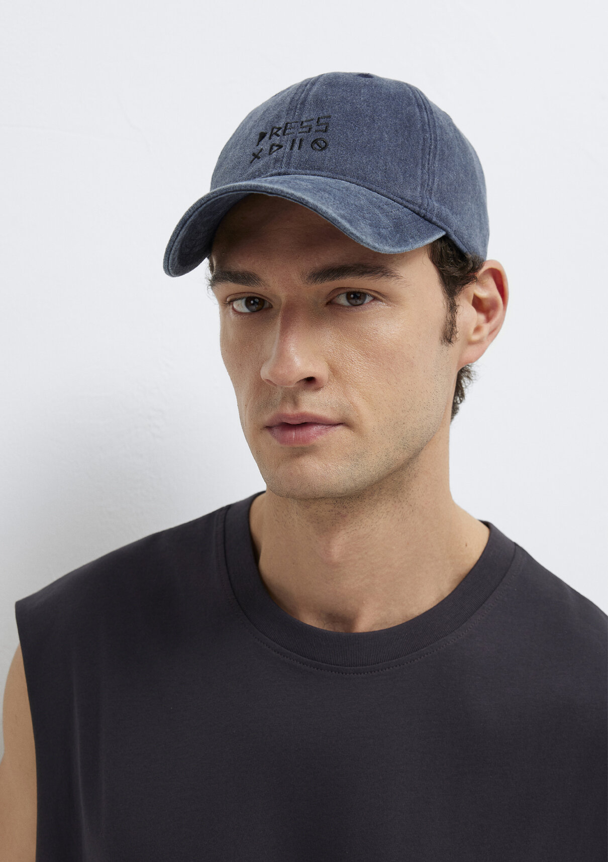 Mavi İşlemeli Denim Şapka