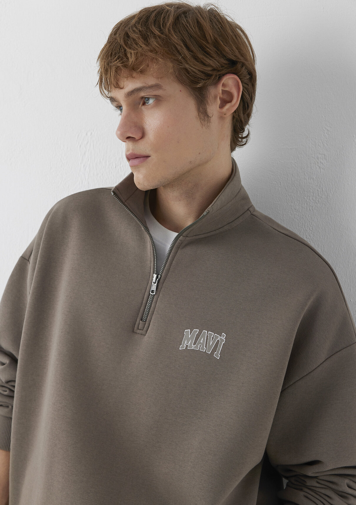 Mavi Logo Baskılı Yarı Fermuarlı Kahverengi Sweatshirt