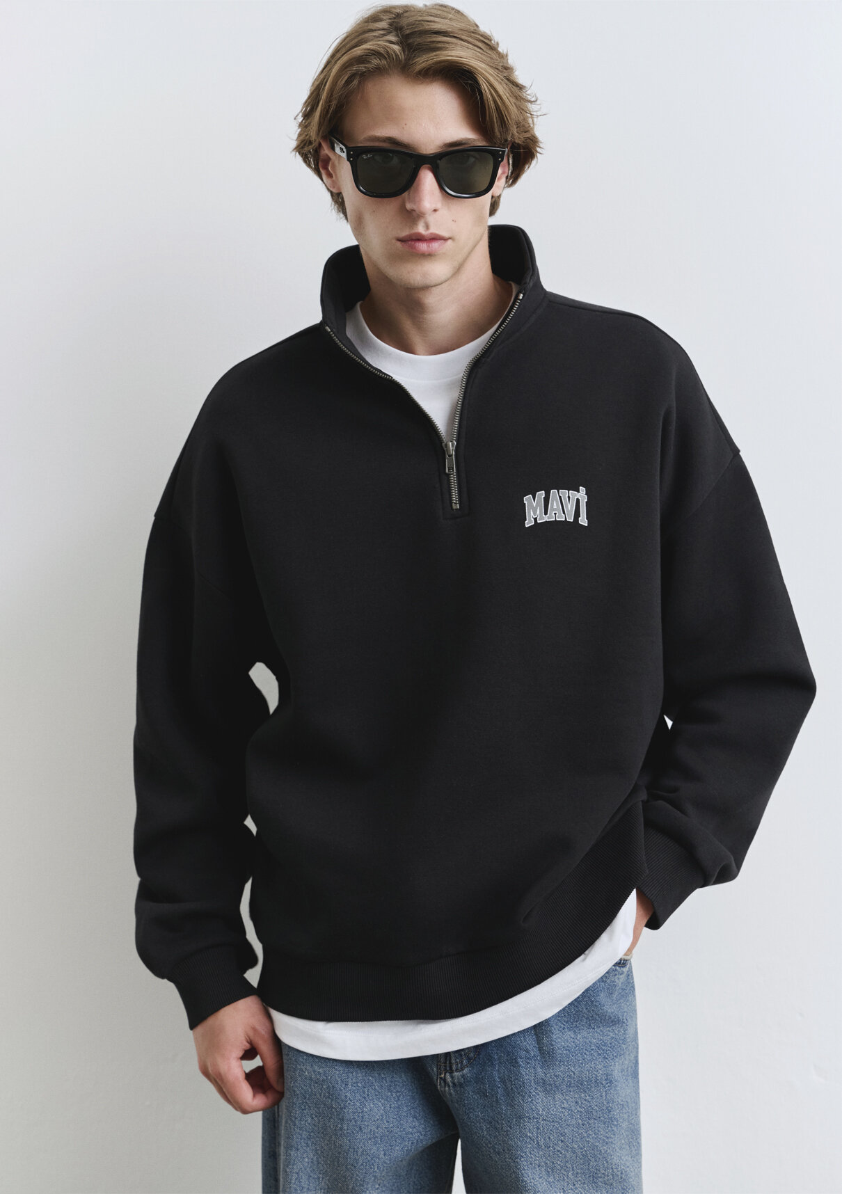 Mavi Logo Baskılı Yarı Fermuarlı Siyah Sweatshirt görsel 2